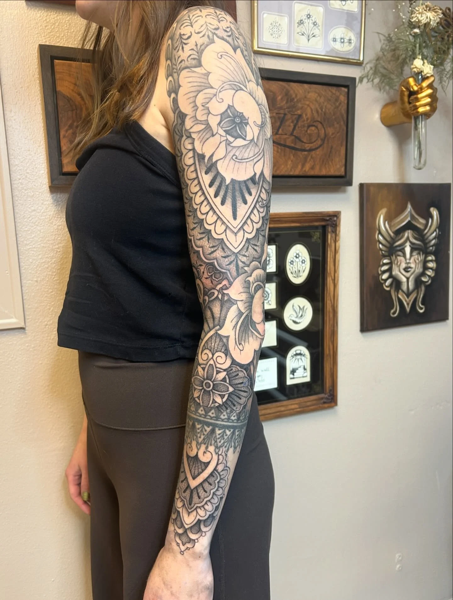 Further progress on this dishware pattern inspired sleeve by @kimmesmallzz