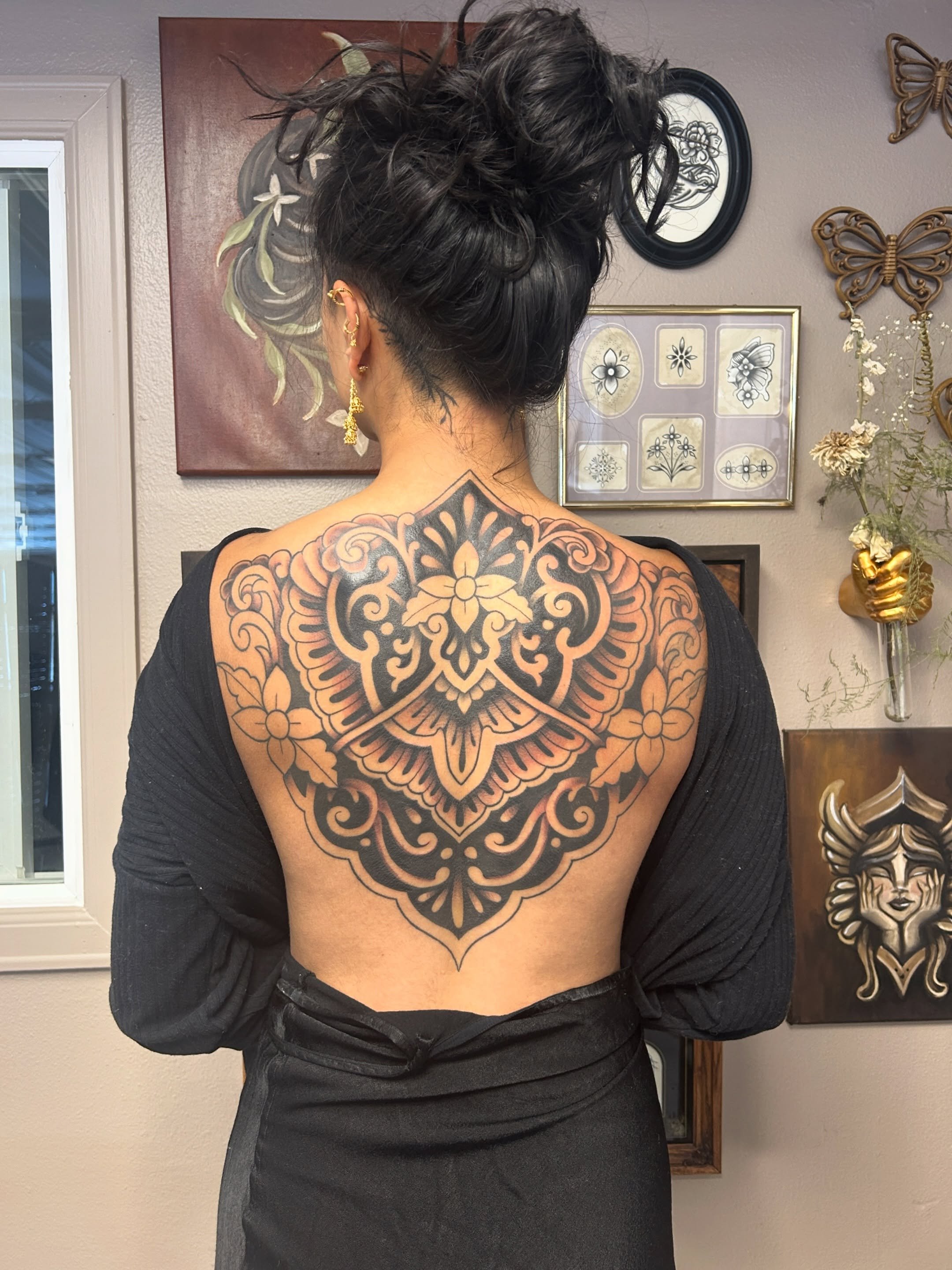 Work in progress ornamental back piece done by @kimmesmallzz on @laylaasart