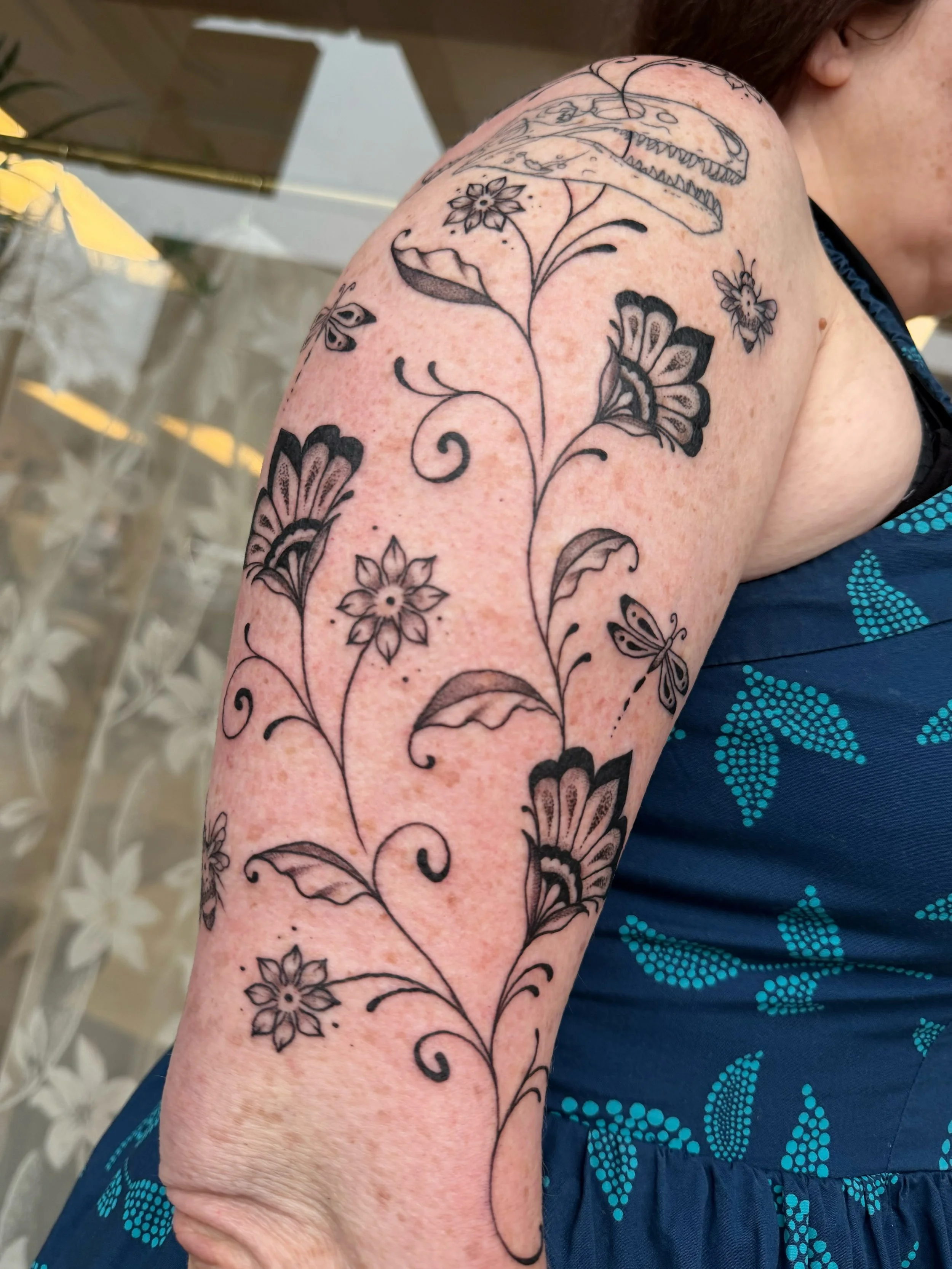 Florals by @elliemac.tattoos