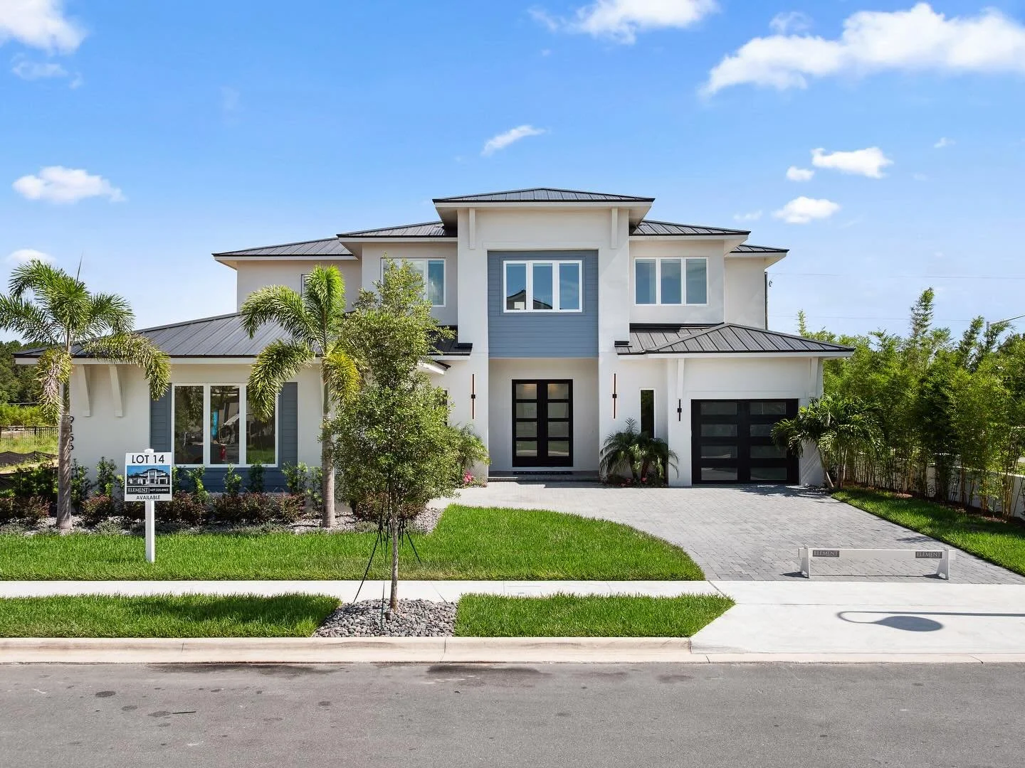 landscaping of front of home in florida by smithwell