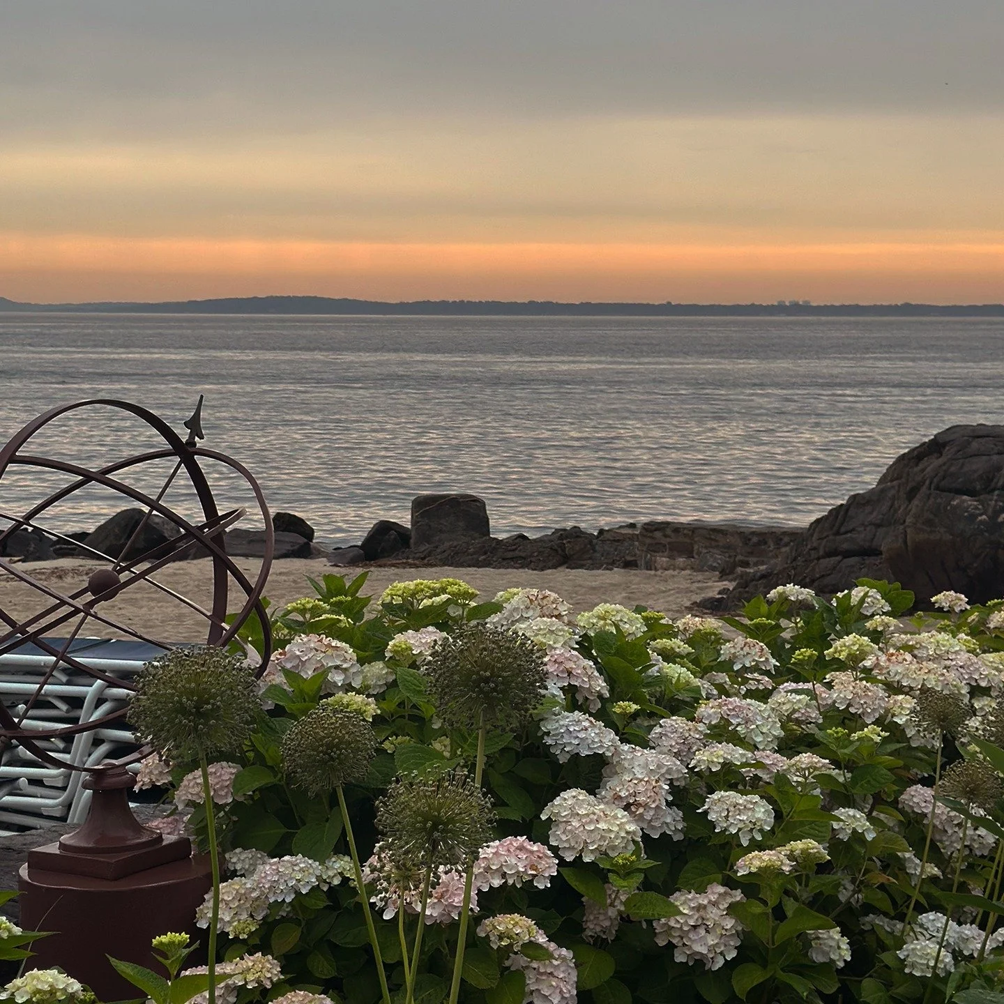 The Sound and sands are quiet with the onset of school...but the view is stunning all year. www.bankandsurf.com

#bankandsurf #bringparadisehome #americanyachtclub #longislandsound #ryeny #imisssummer #coastalliving #custommaps #sundial #allium #hydr