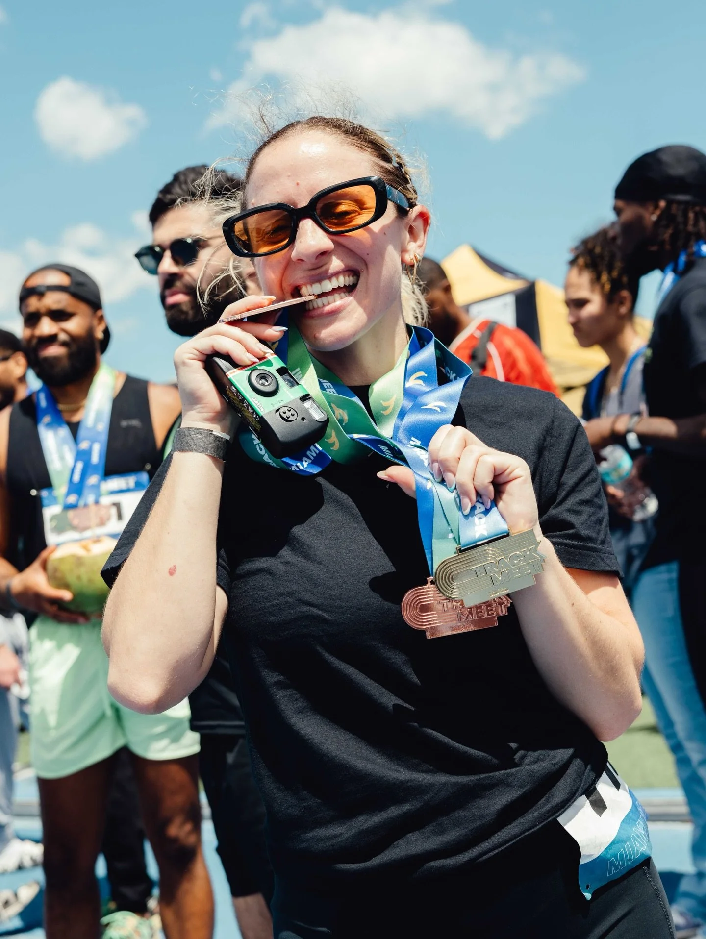 Medal Mondayyy 🤩🪽 Drop your favorite event to race at a Track Meet ⬇️🏃🏻&zwj;♀️🏃🏻&zwj;♂️ 

#trackmeet #running #medal #monday #medalmonday