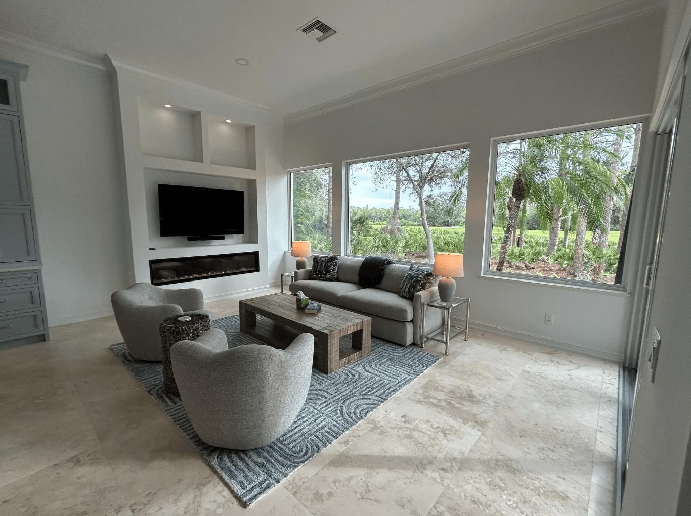 Quaint Sitting Area off kitchen