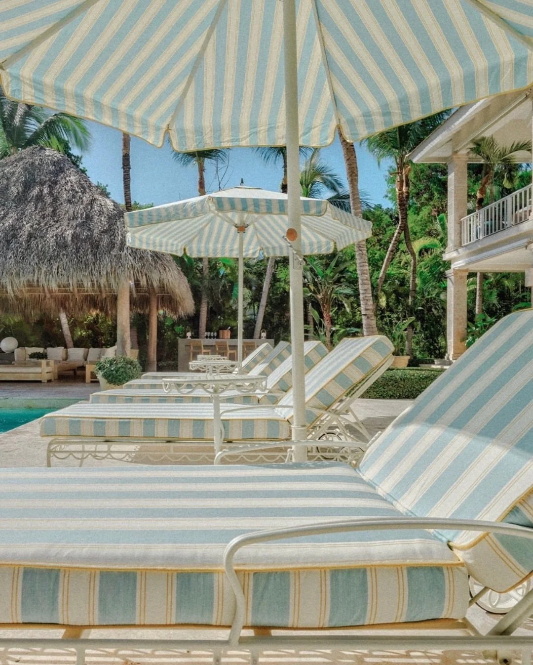 Next up on my list of places to do product research: @volaltogroup, home of @businessandpleasure_co Tuuli Blue Stripe Resort Market Umbrellas &amp; Al Fresco Sun Loungers.

Business &amp; Pleasure Co.&rsquo;s commercial-grade umbrellas and outdoor fu