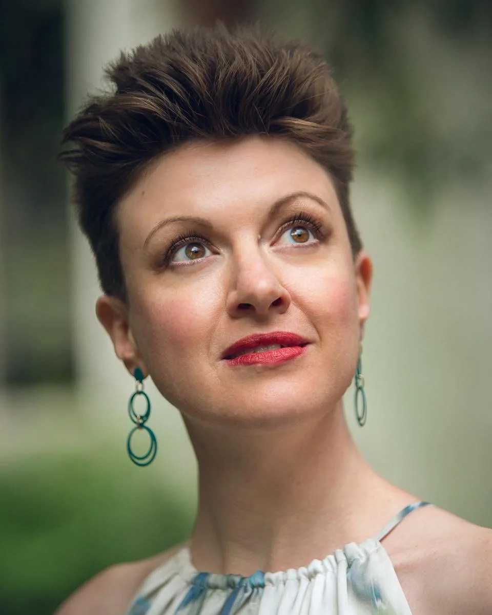 We are delighted to welcome back alto Catherine Backhouse. 

Catherine grew up in Edinburgh and and began singing as a chorister in St Mary's Episcopal Cathedral.
She studied at the University of Durham, Guildhall School of Music and Drama and was a 