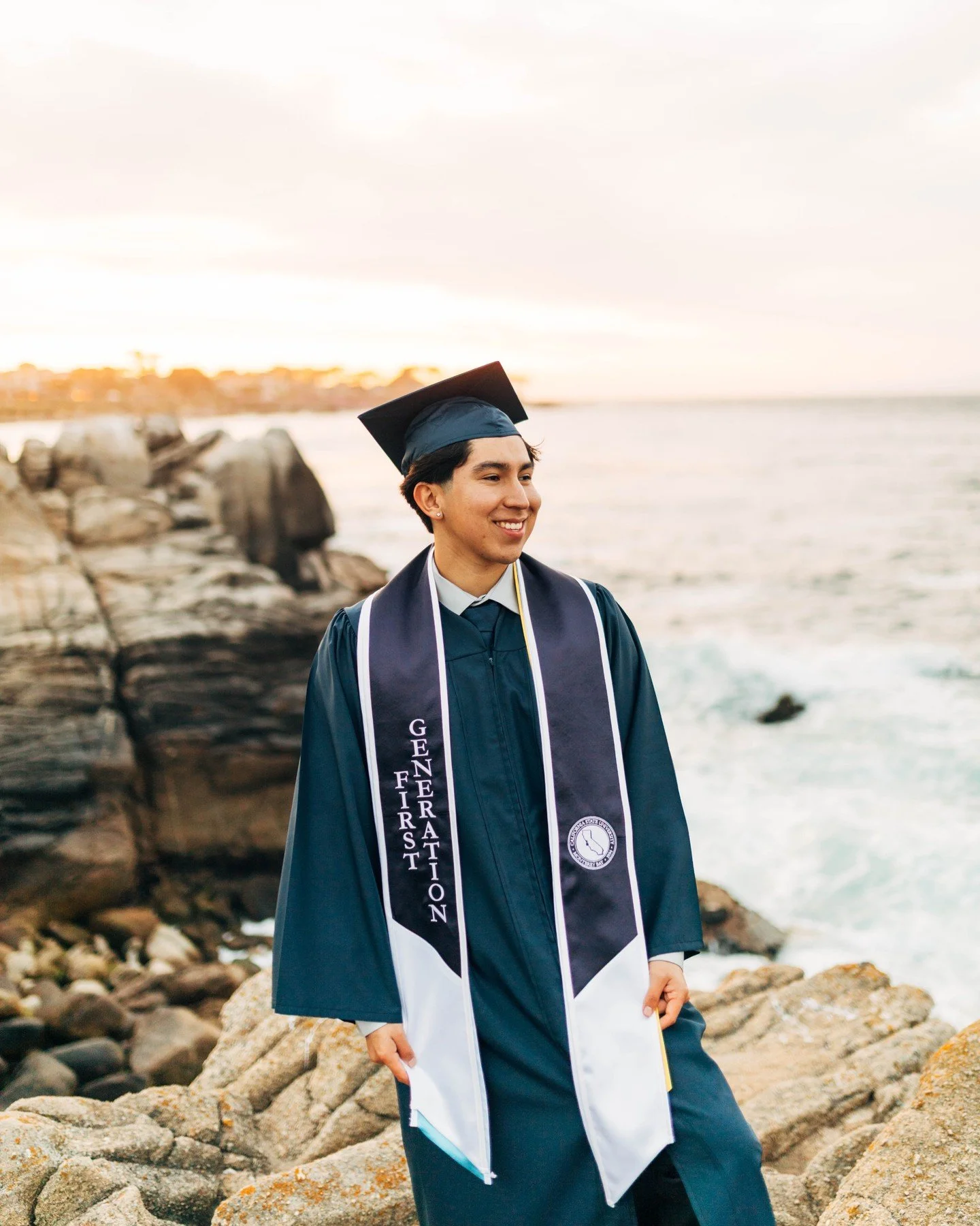 Happy Sunday! Grad season is here and you know what that means. Get your cap and gown ready and let's chase some light 🌇