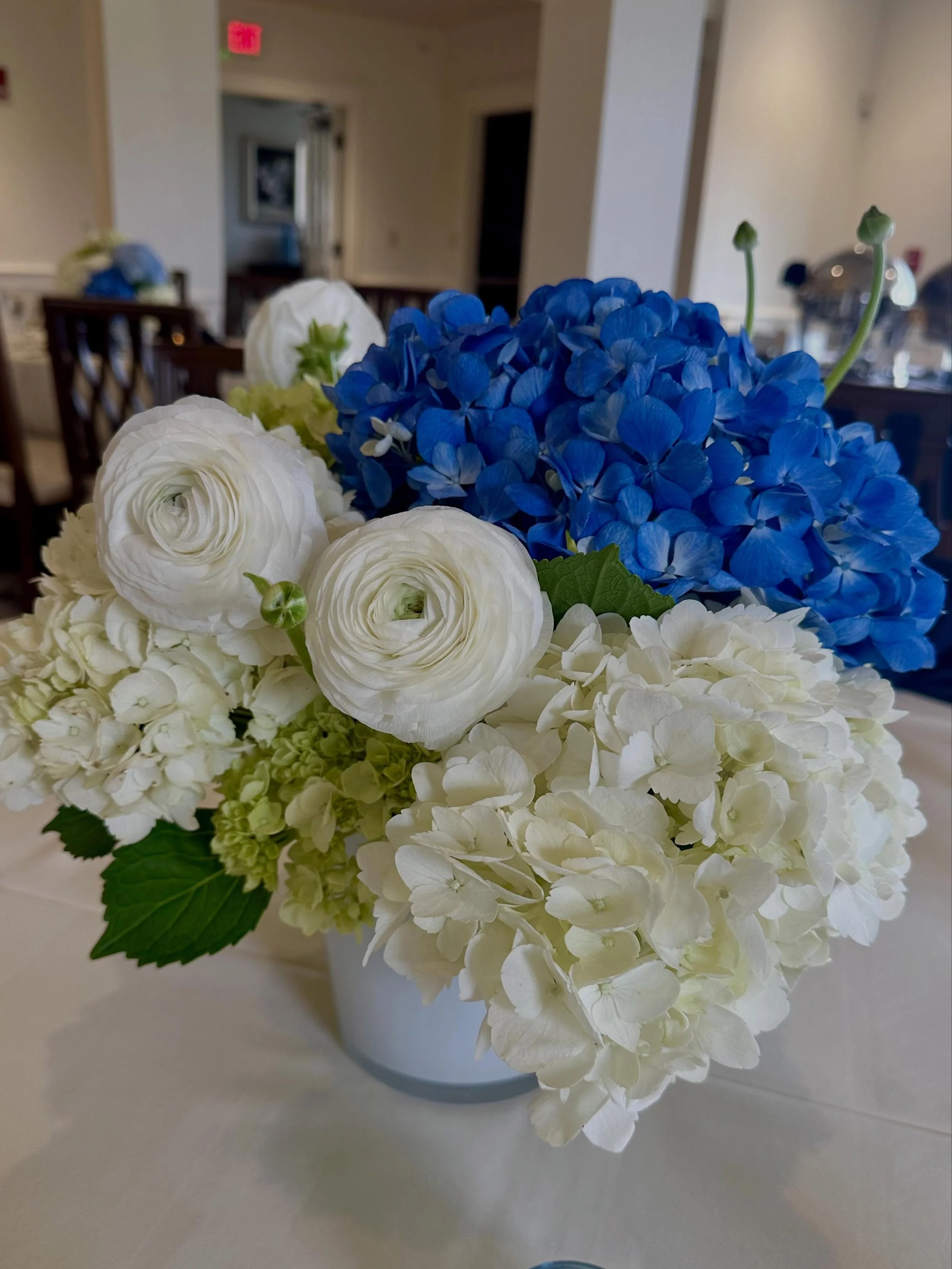 There&rsquo;s something about a New England coastal wedding that never goes out of style&mdash;the blues of the water, the soft greens of summer, and clouds of hydrangeas that feel both effortless and elegant. It&rsquo;s a palette that belongs exactl