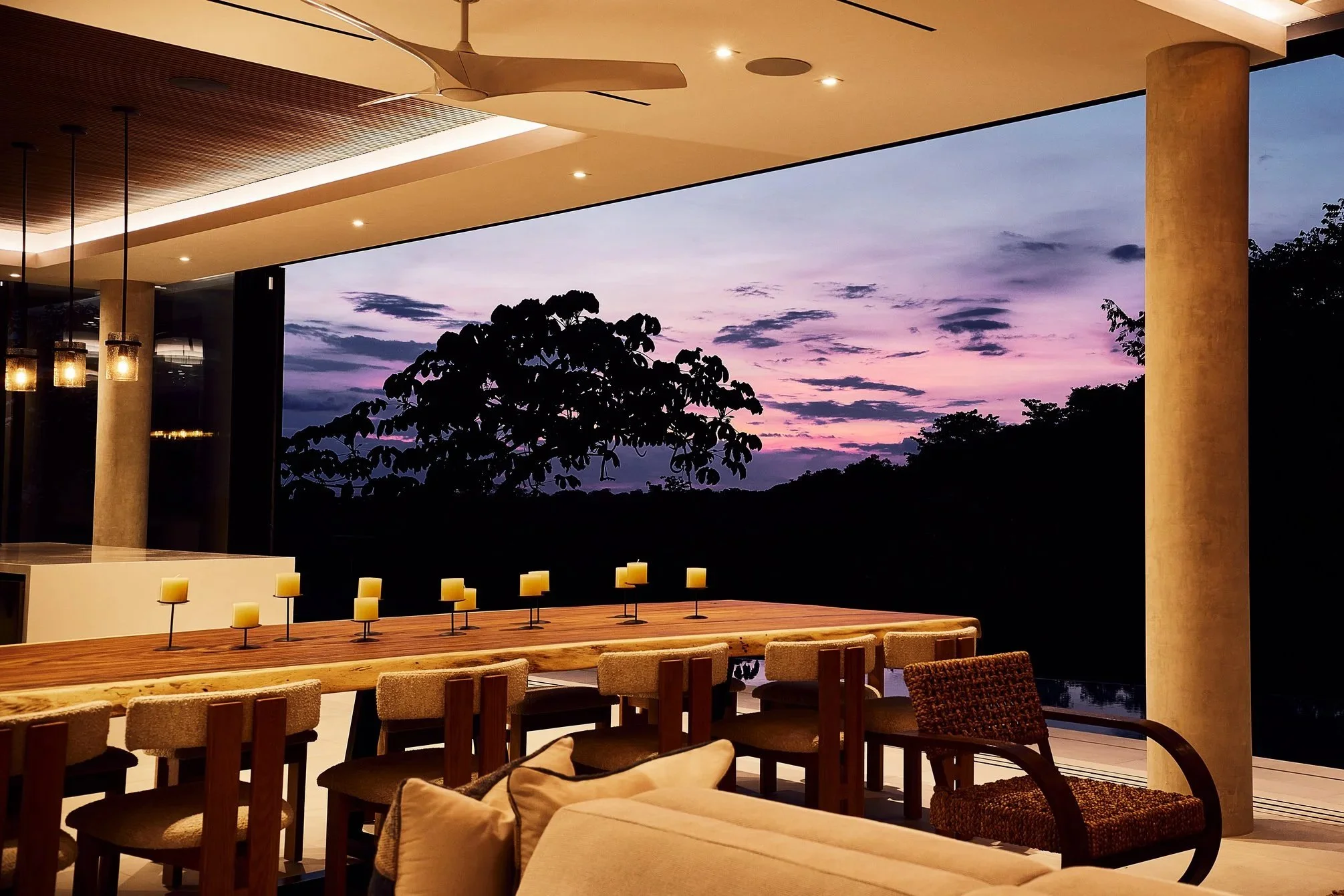 Turi+-+dining+table+with+night+view%281%29.jpg