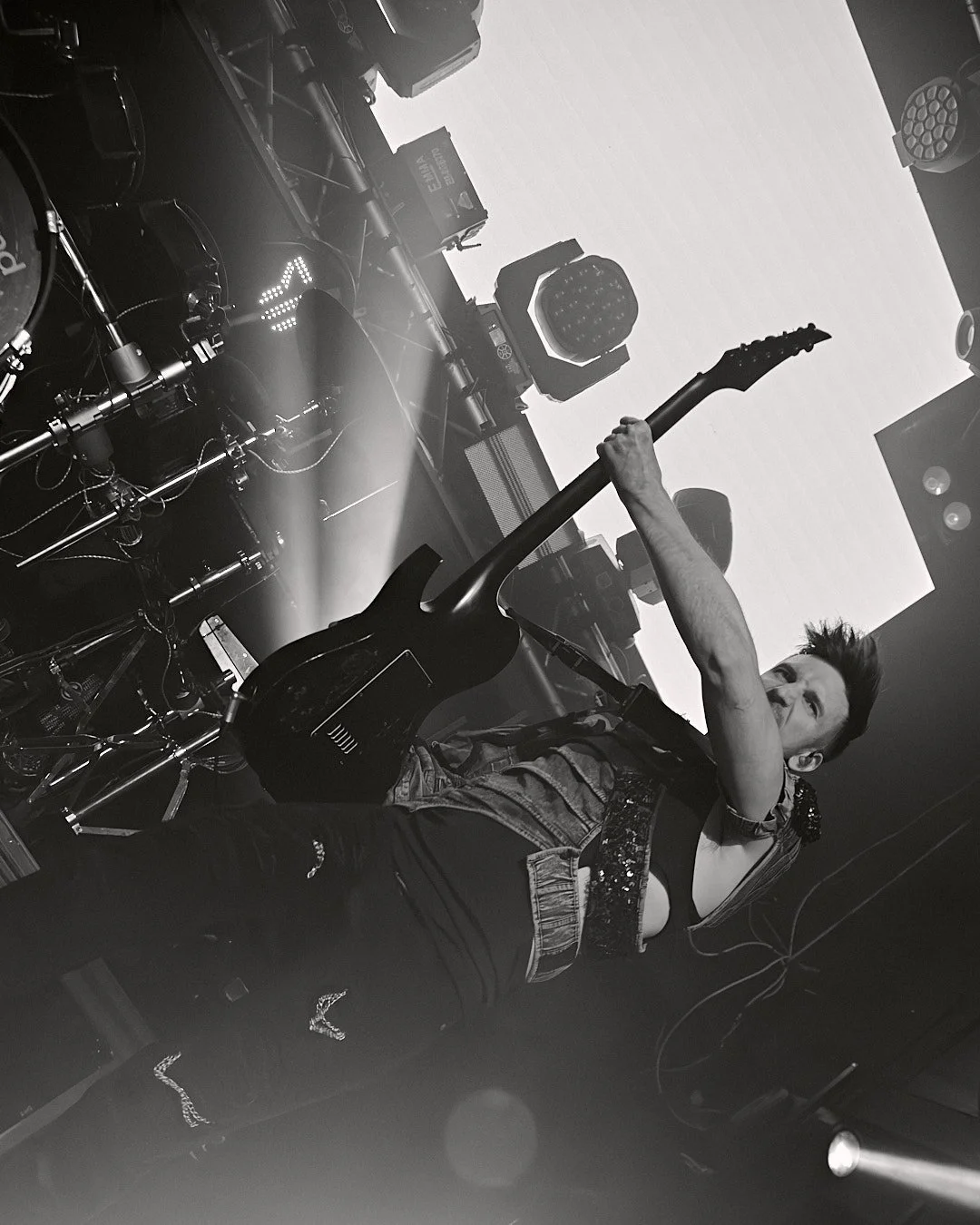 Smash into pieces 2.jpg