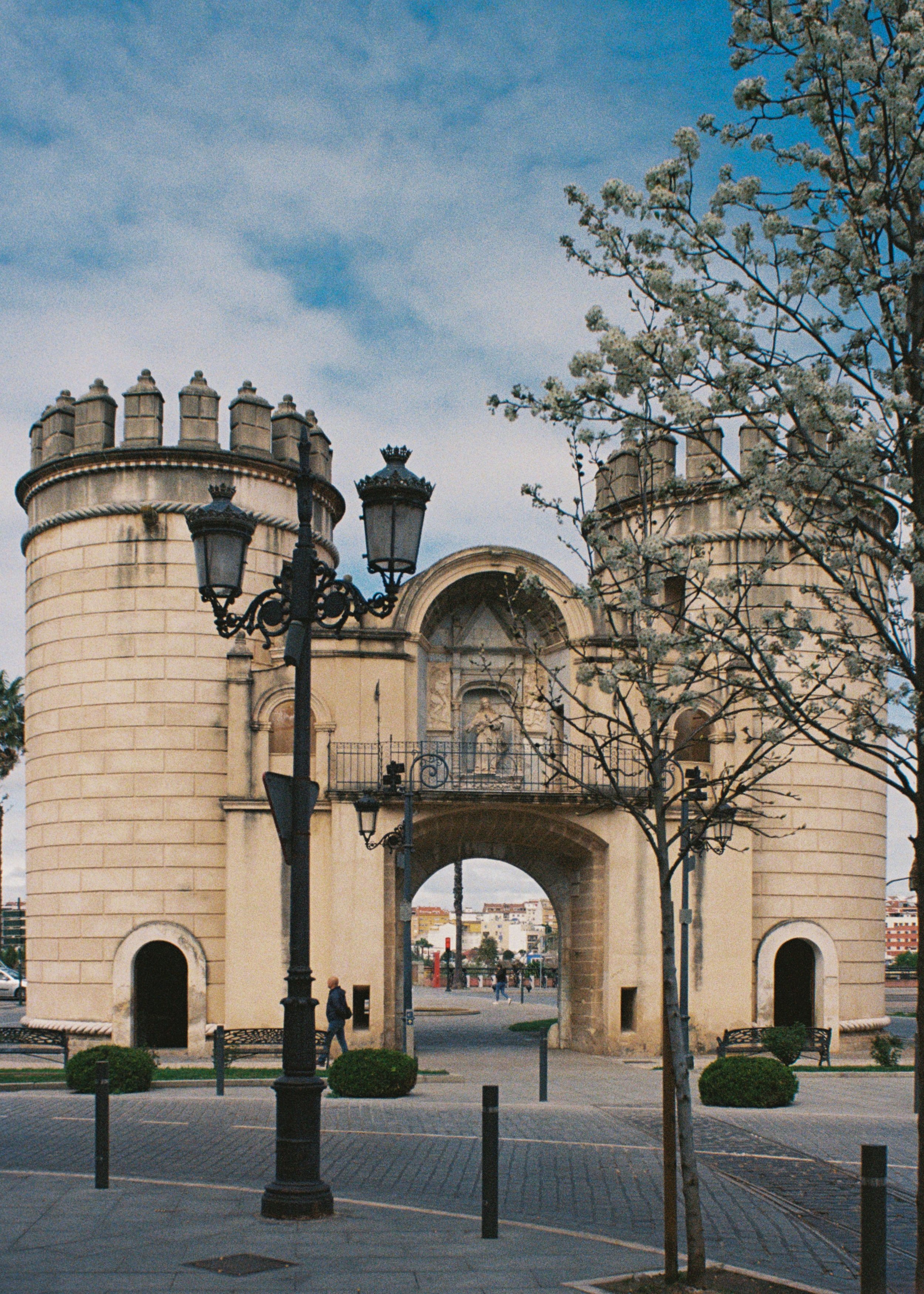 R1-03734-004A.jpg
