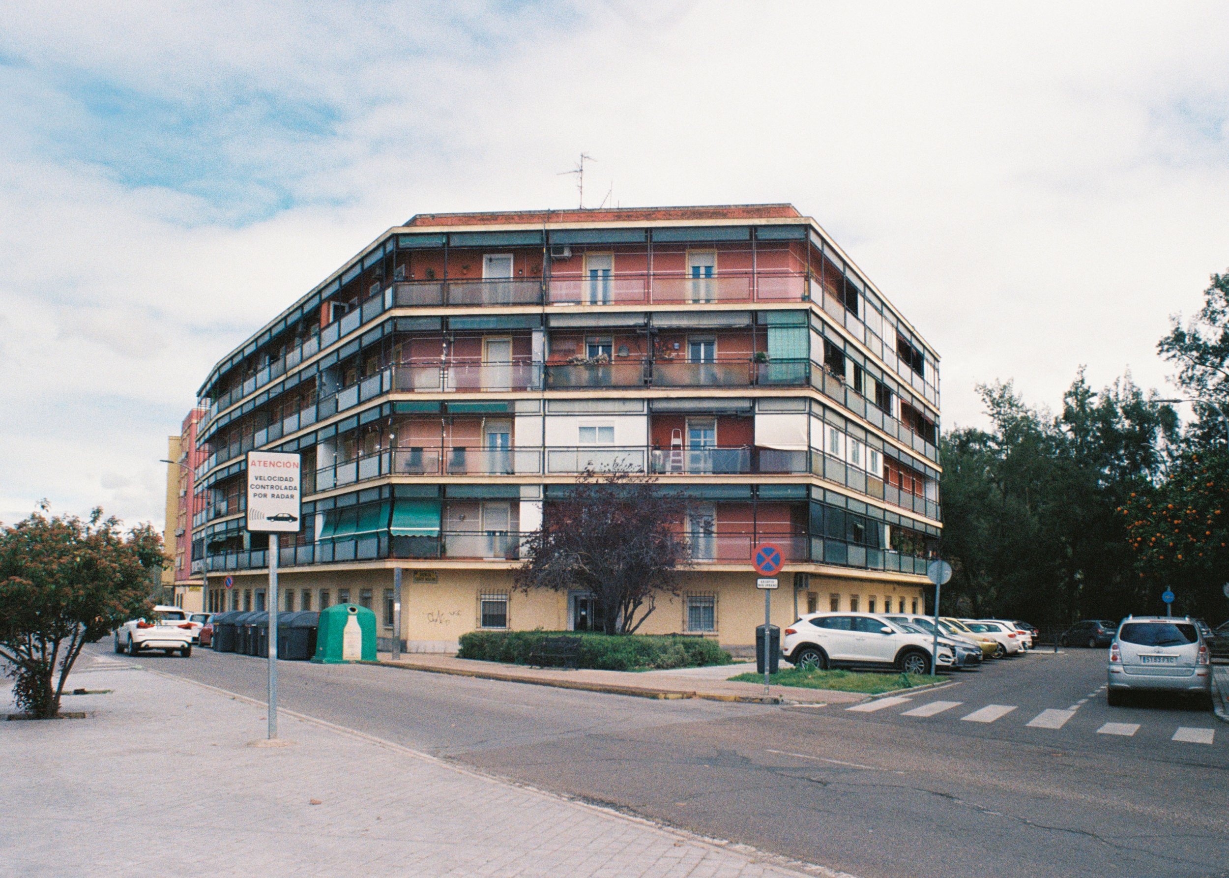R1-03734-006A.jpg