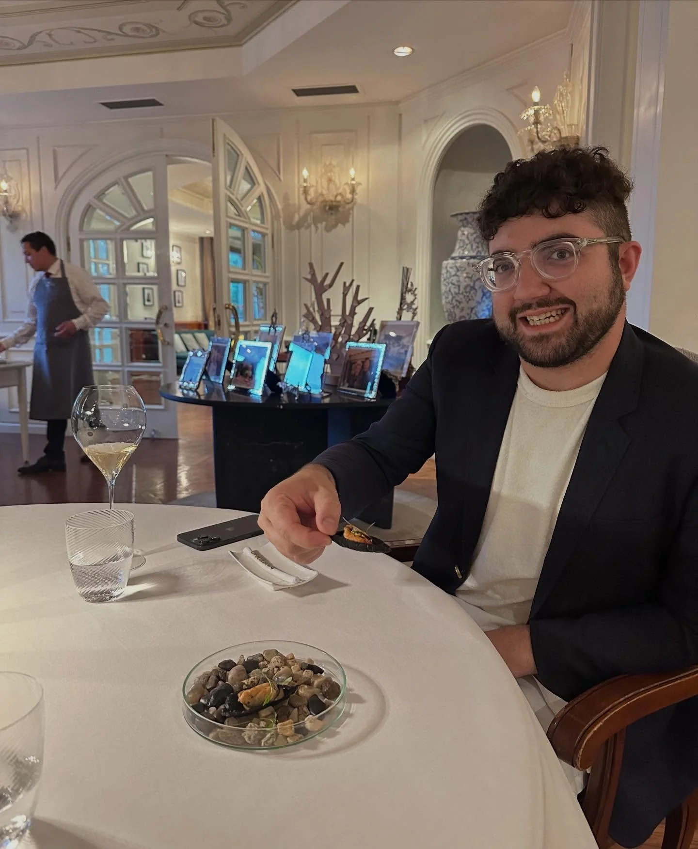 One of Italy&rsquo;s three-Michelin-star jewels, Da Vittorio, marvels guests with a decadent experience featuring a pleasant warmth as if you&rsquo;re part of the family. Comforting flavors and generous portions combine with meticulous technique and 