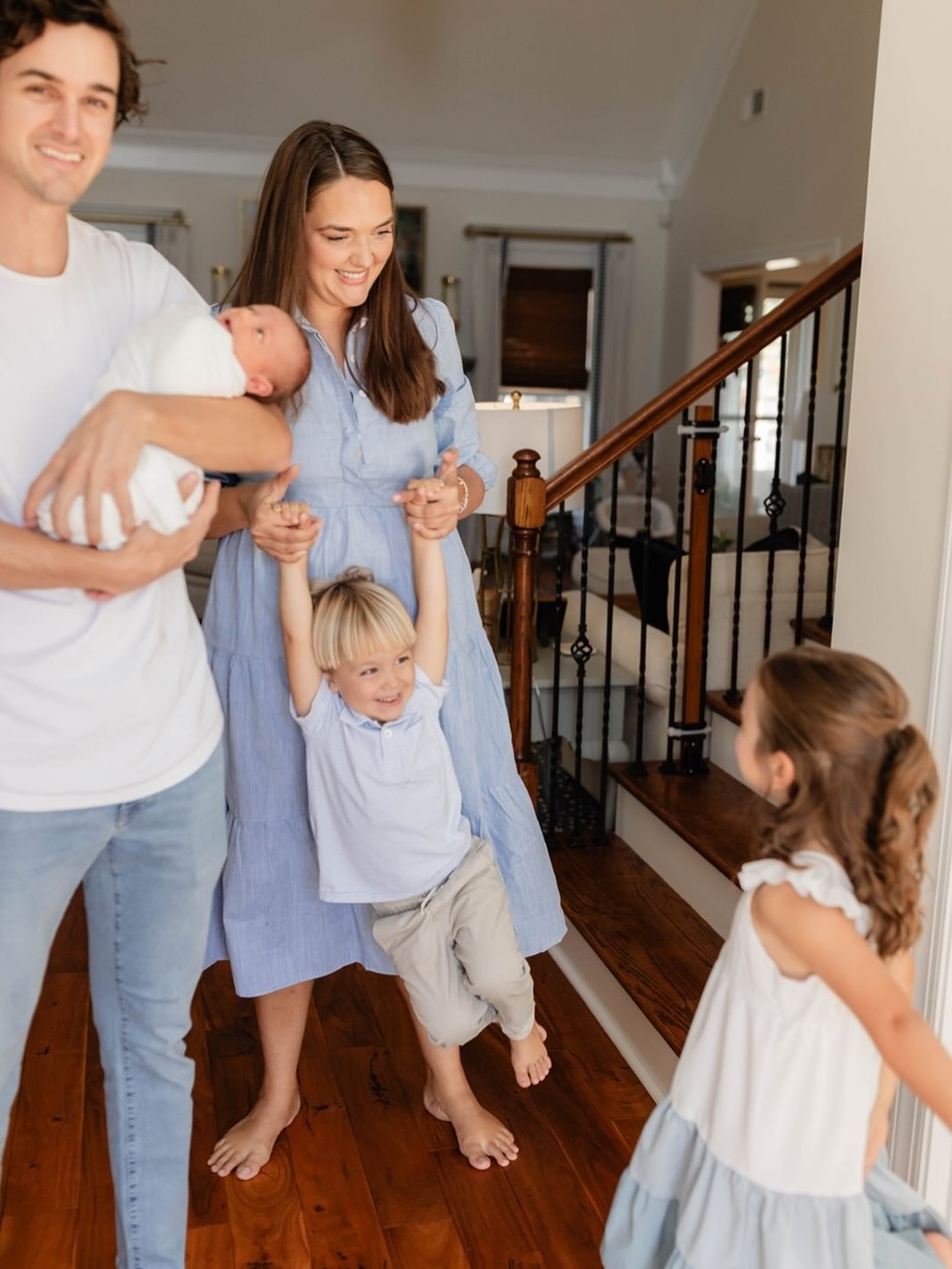 Last week I sent an email explaining why I am currently unable to offer studio newborn sessions. The main reason being my oldest daughter needed her bedroom back! 😂 On my booking site you will now see the only option for newborns is the lifestyle ne