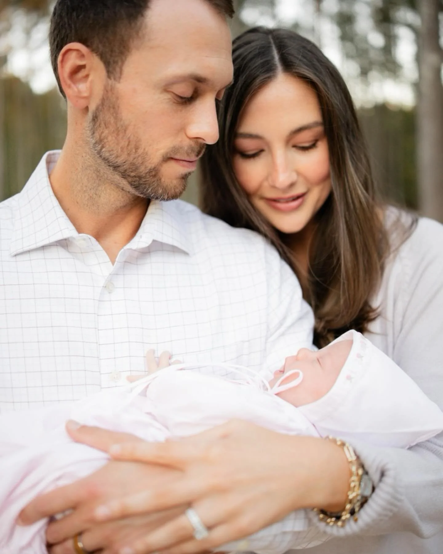 A tiny preview of the sweetest outdoor newborn session!🩷