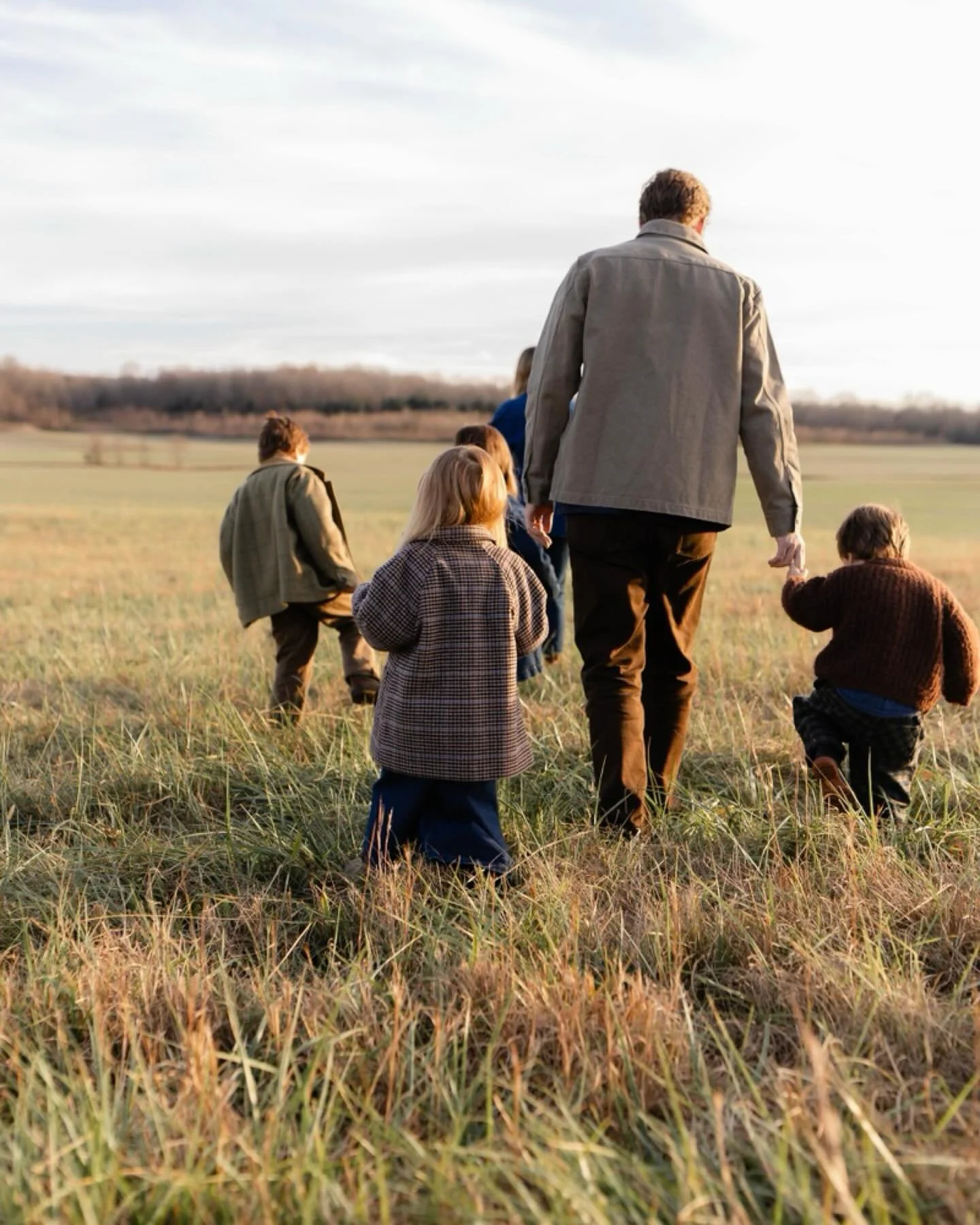 We&rsquo;ll all be hunkering down for the next few days, so now would be a good time to plan family photos for this year! What vibes are you hoping for with your family session? Do you want to be relaxed and at home? Playing in the yard? Or do you wa