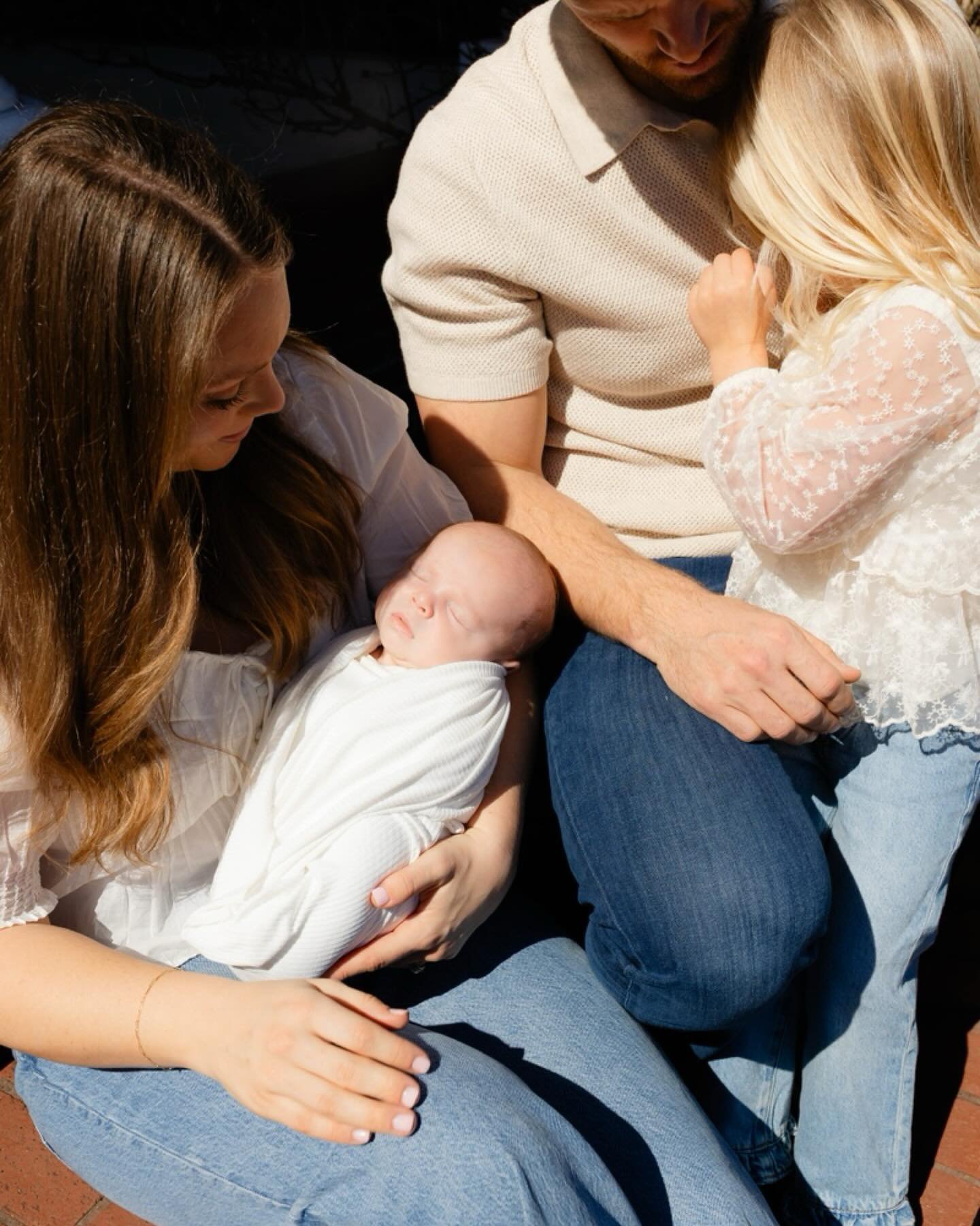 Another newborn gallery sent, and I am in love! What a beautiful family🤍
