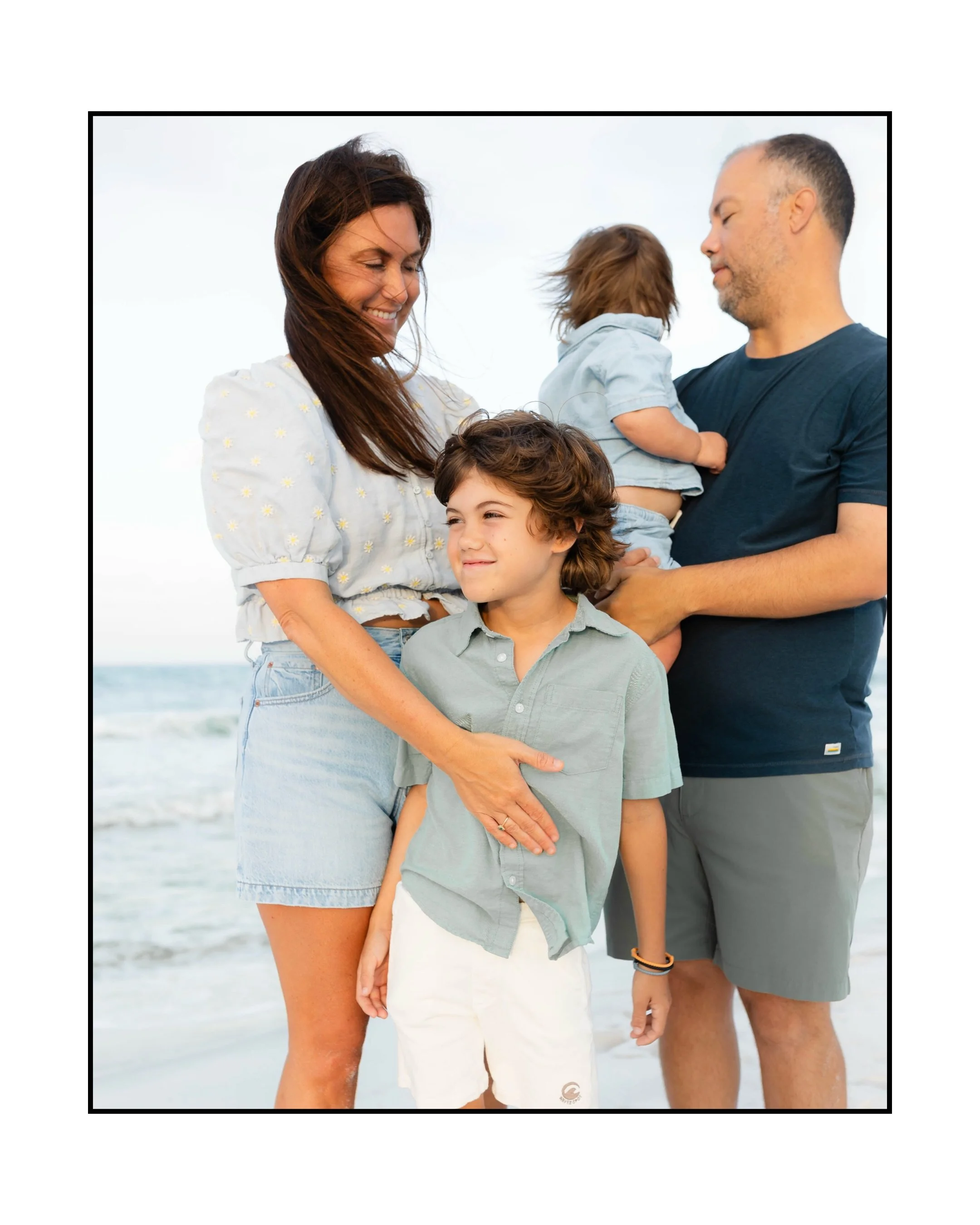 The light you get at sunrise on the beach is something special!🤩 I had such a great time getting up early with this sweet fam!