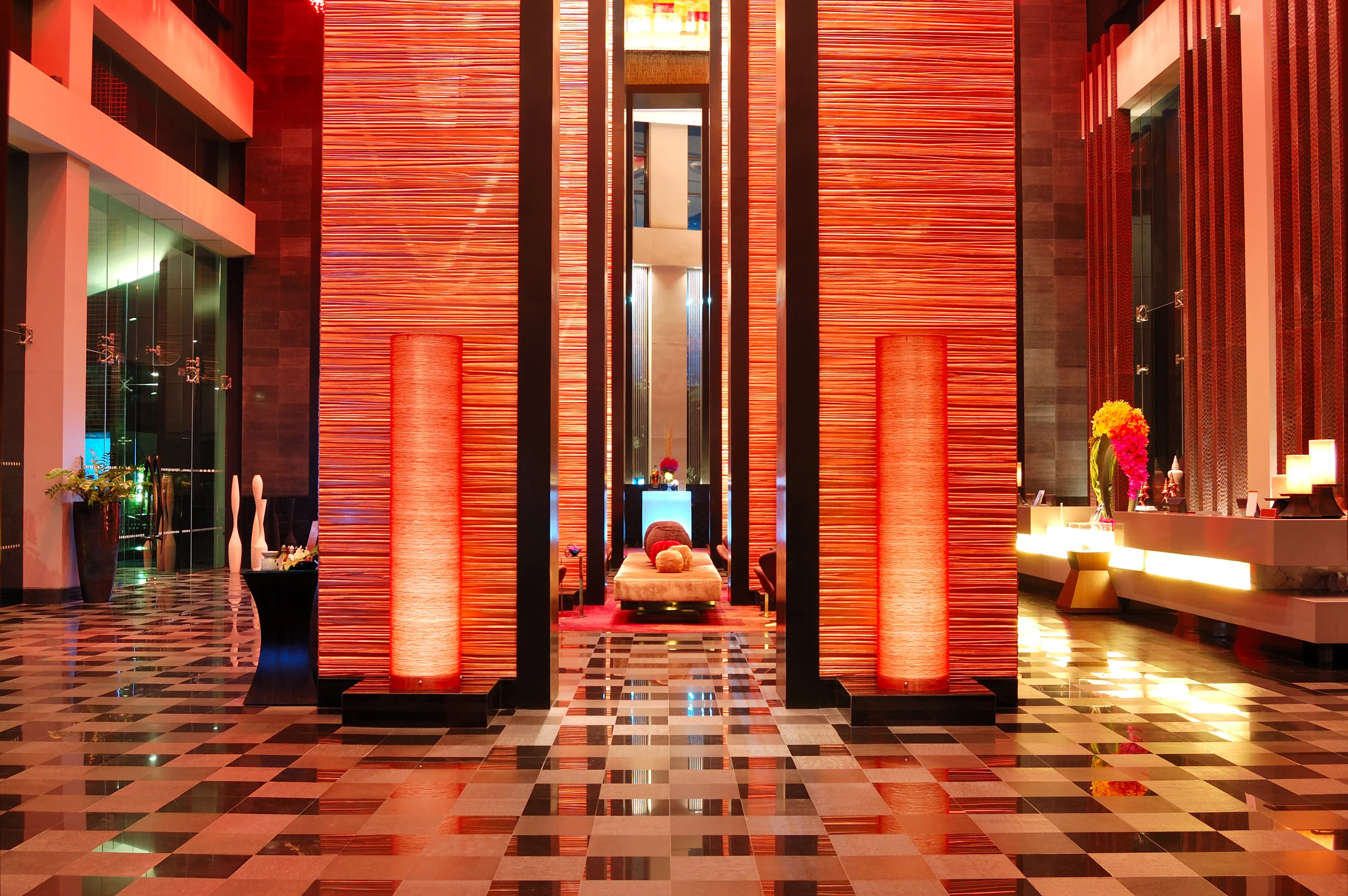 Luxury Hotel Pattaya Central, Thailand The Amari Ocean Pattaya is five-star resort located on the Gulf of Thailand. Opening in 2007, LEDretrofits was hired to design the lighting elements for the lobby and lounge areas. Our goals were to highligh