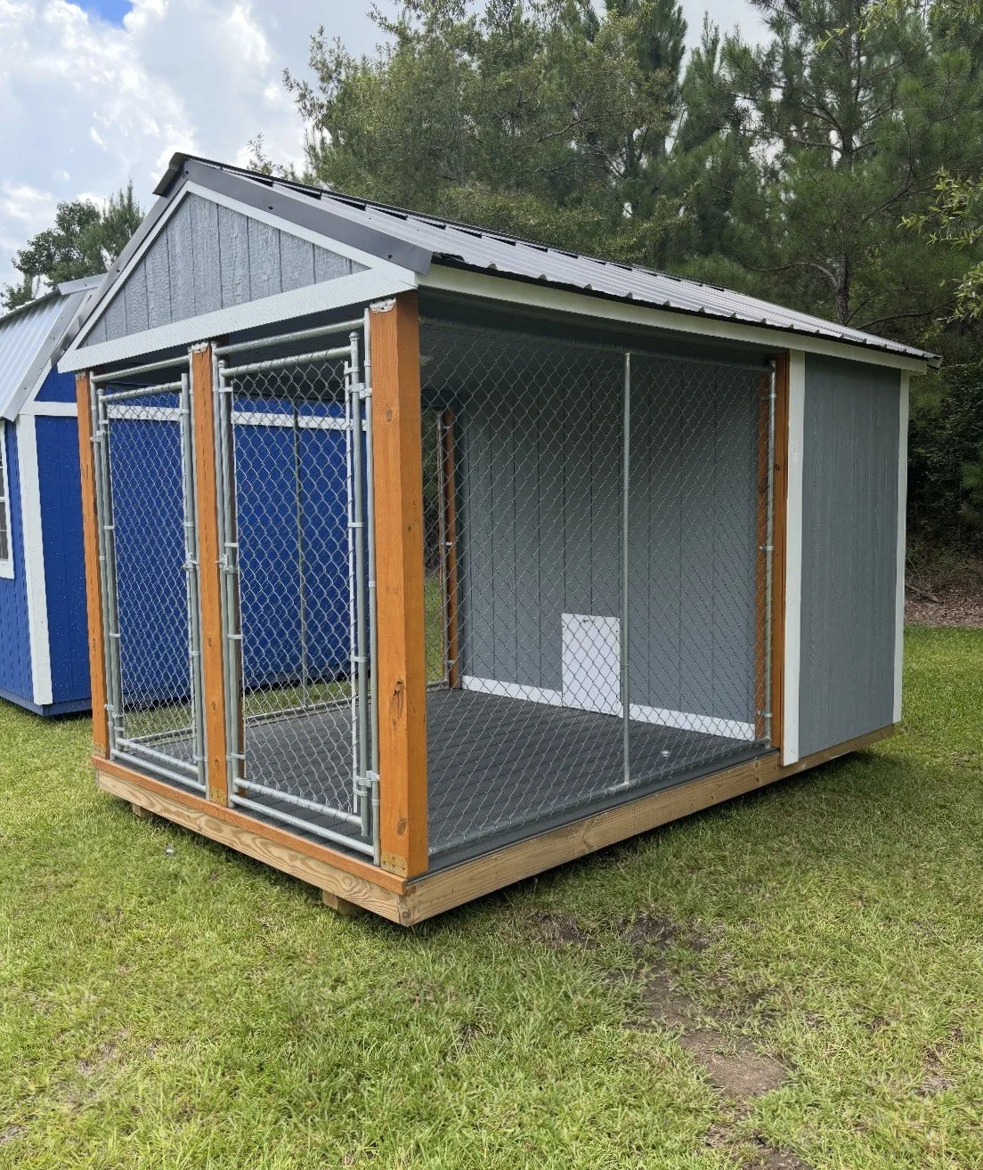 Side view of dog kennel shed with enclosed chain-link outdoor run.
