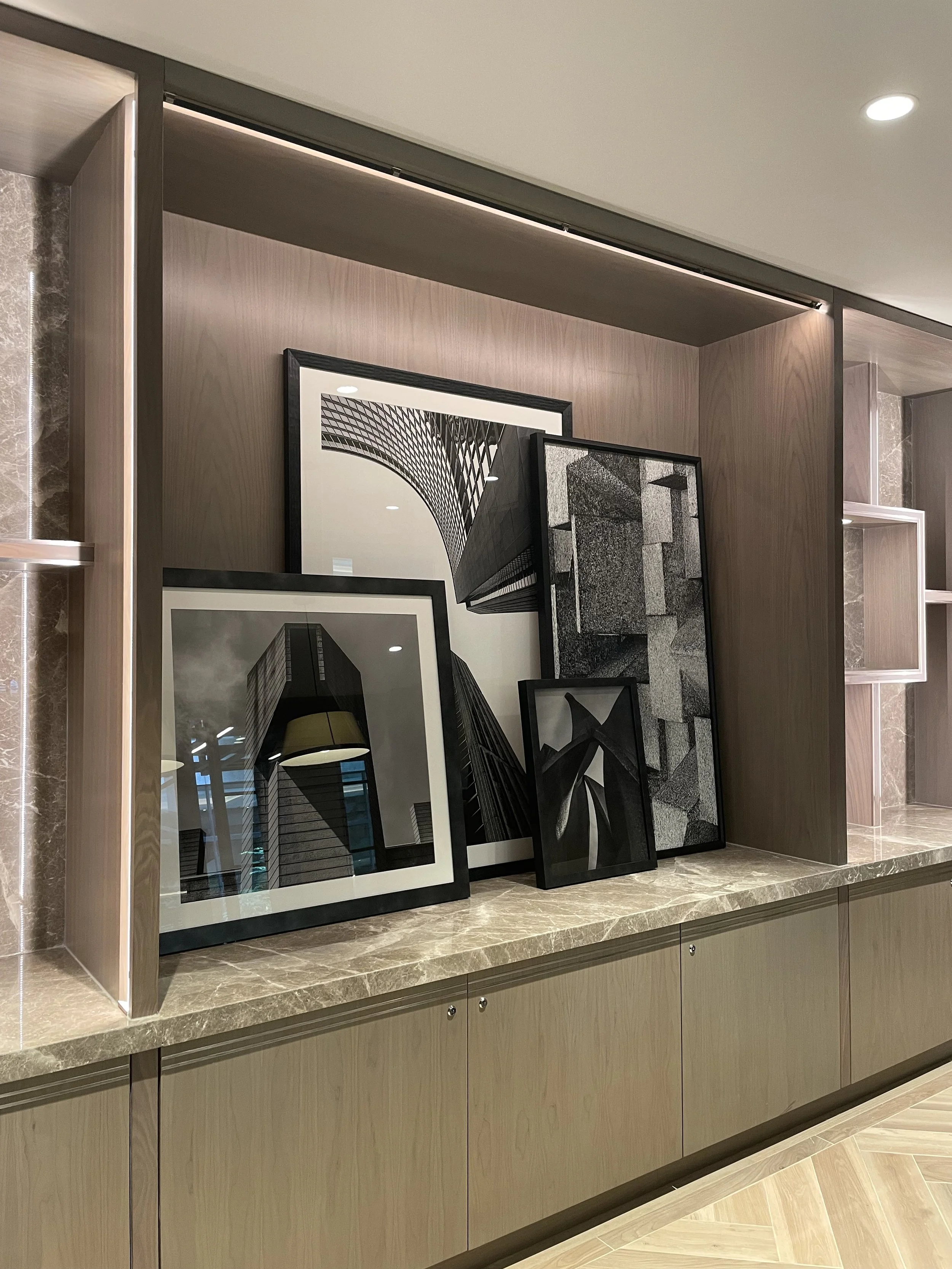 Fine art framing installation art handler