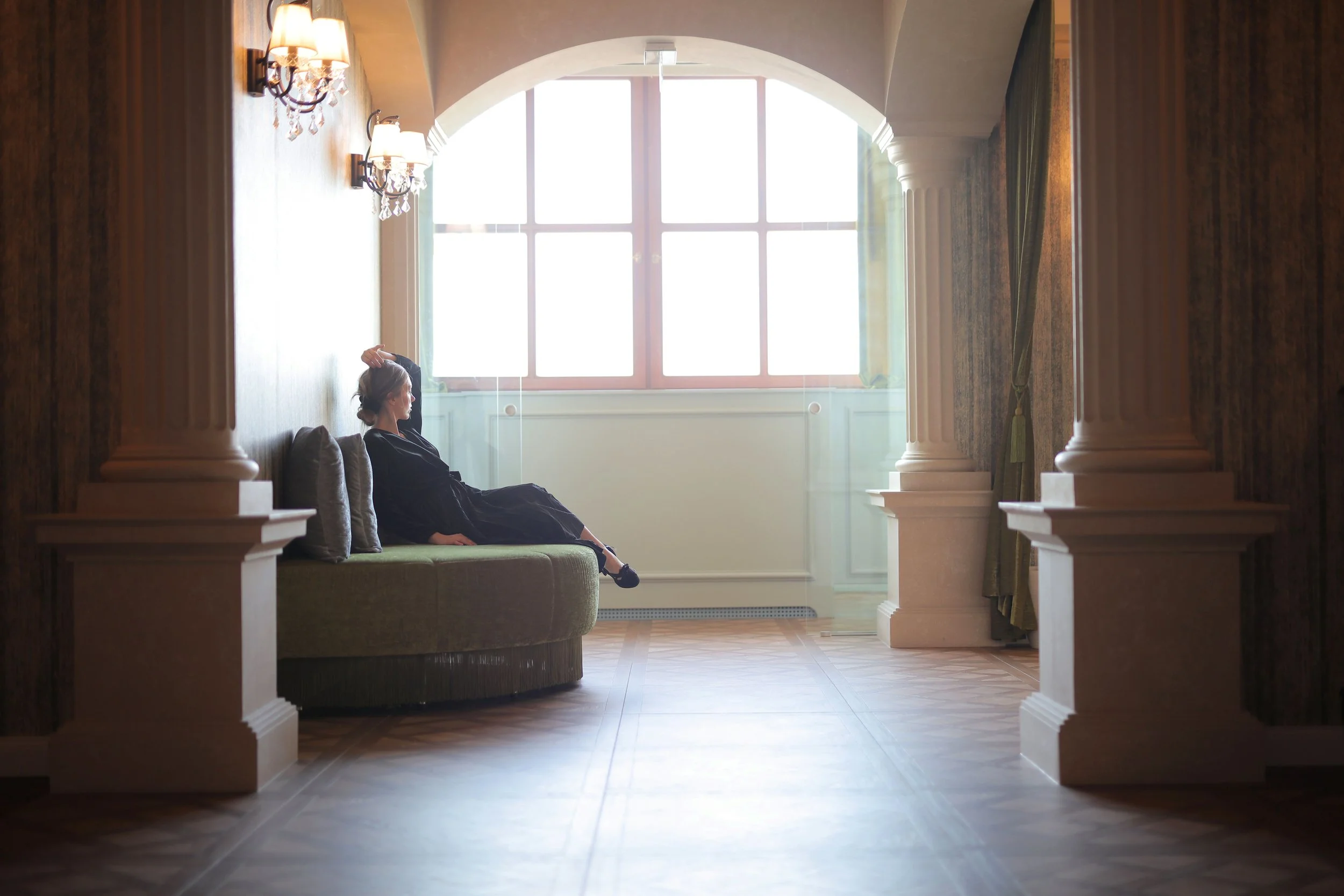 Why So Many Expats Feel Lonely (Even When They're Constantly Around People)