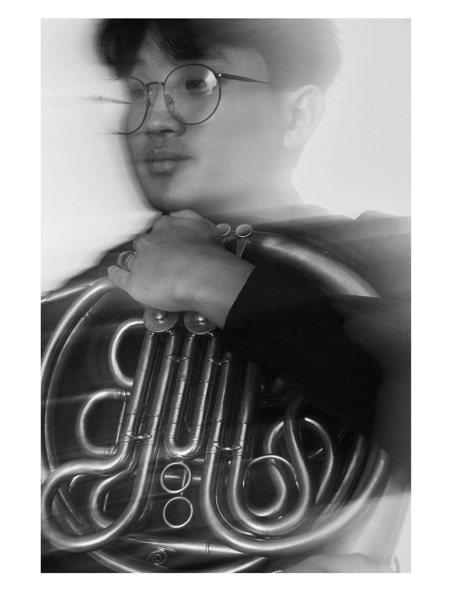 To work and create with other artist is the most amazing thing that could possibly happen to me 

@nathanplayshorn @thenathanpage 

#myleicaphoto #musicianheadshots #musicianportrait