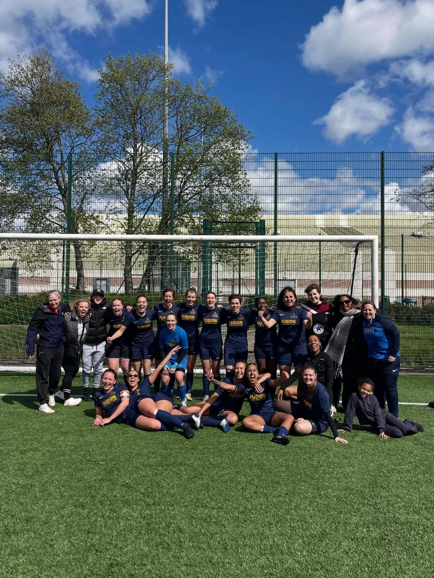 Wembley here we come! 

A big 1-0 win against Wealdstone sends us through to the Sue Sharple&rsquo;s Cup Final! Let&rsquo;s goooo ✨

⚽️ our Aussie machine @ Liz 
🧤 clean sheet from @danniparx 
 
Very proud of this group 💛💙