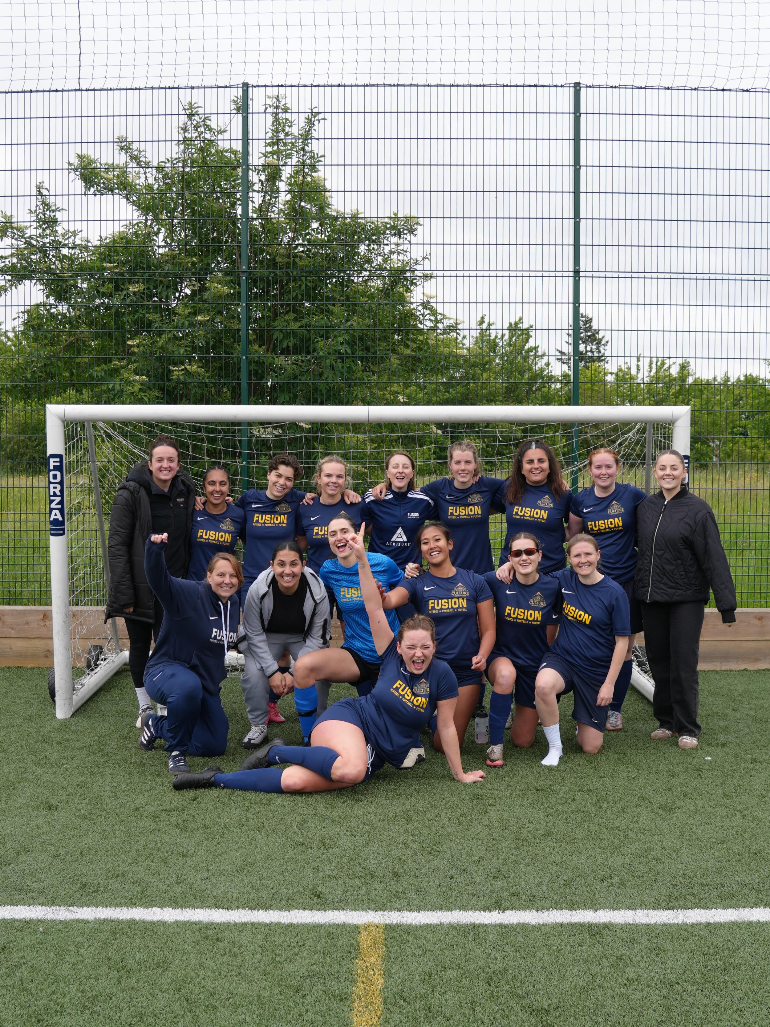 💛💙 CHAMPIONS 💙💛

A 4-2 win against Alexandra Park in our final league game of the season, and Fusion are officially Div 2 champs!

A brand new team in our debut season, and now league winners! 

So proud of every single player, coach, and person 