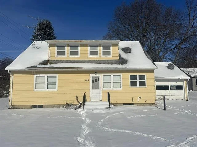 205 E 3rd St. (Peterson)