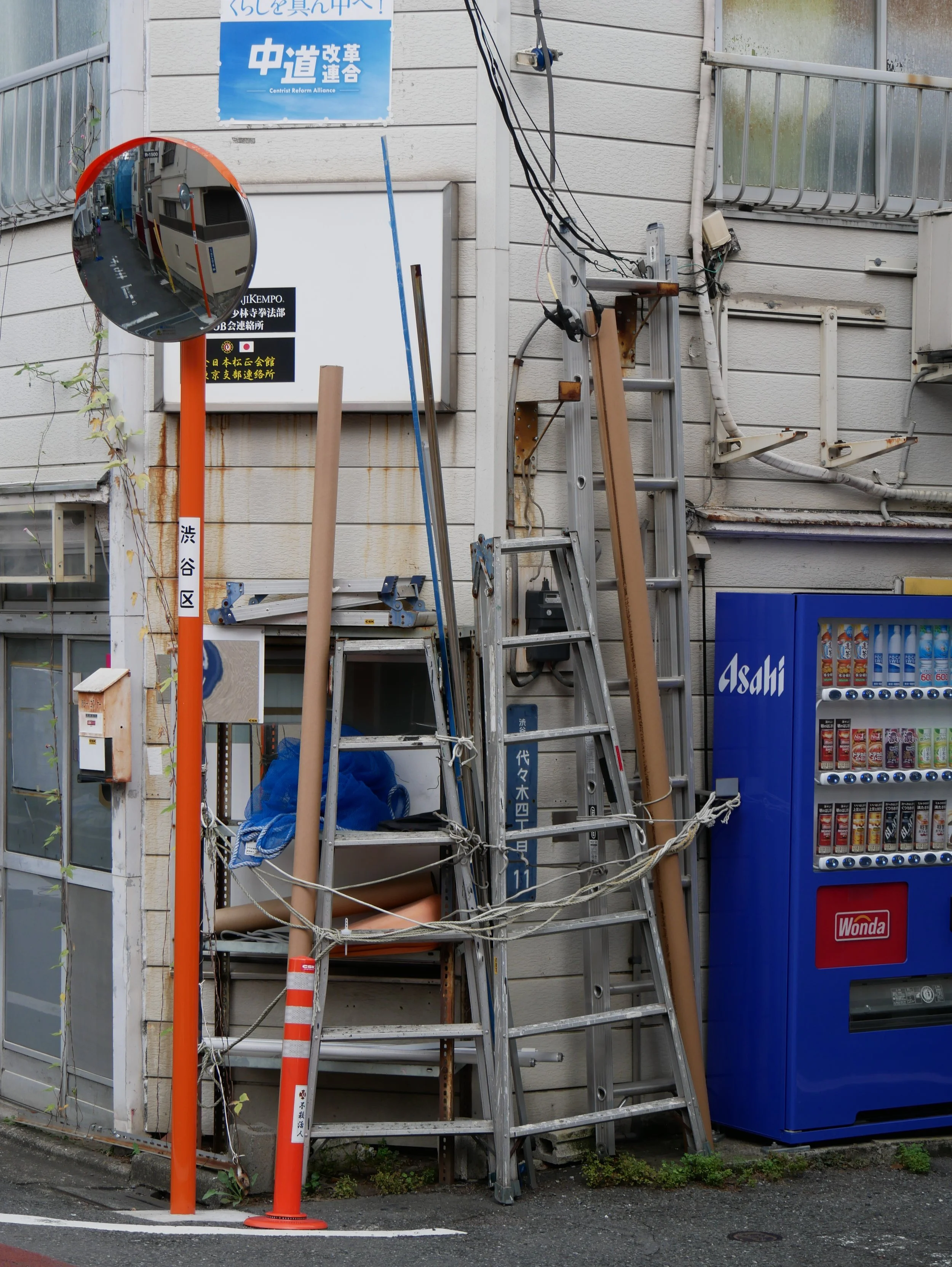 Tokyoite ladders - 2026 - Digital photograph