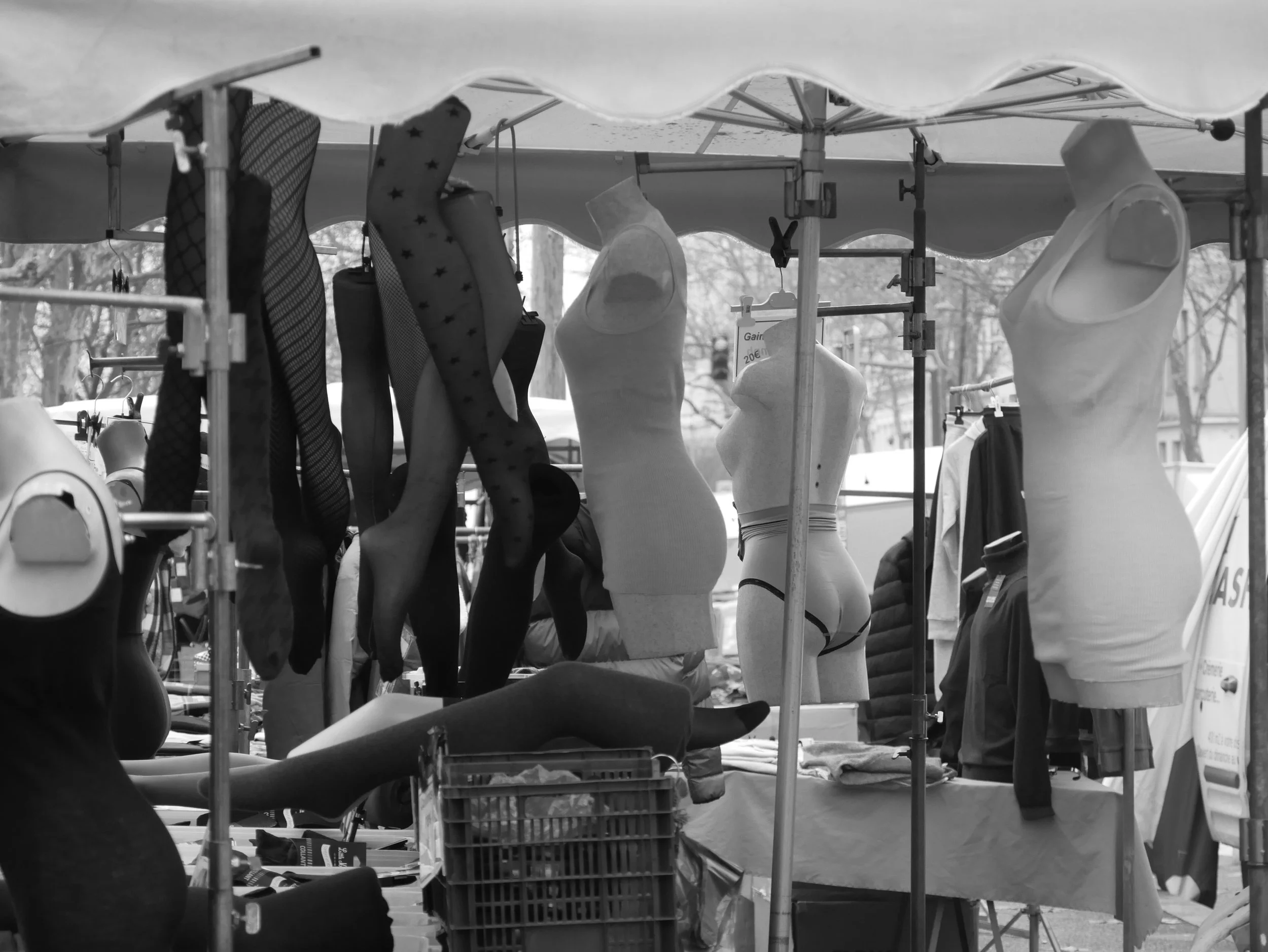 jambes pendues - 2025 - Digital photograph