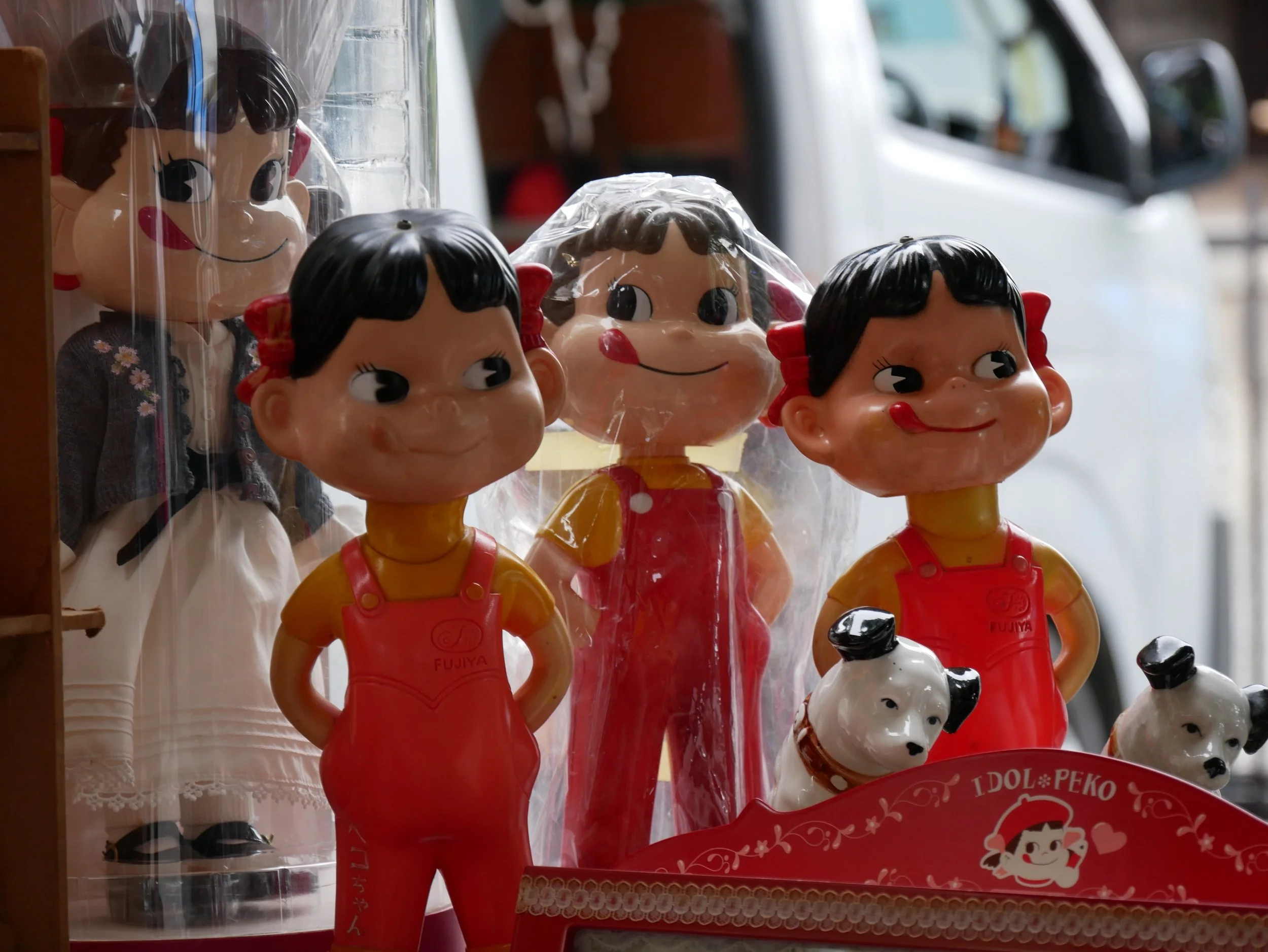 bobblehead dolls, Fujiya Peko-Chan - 2026 - Digital photograph