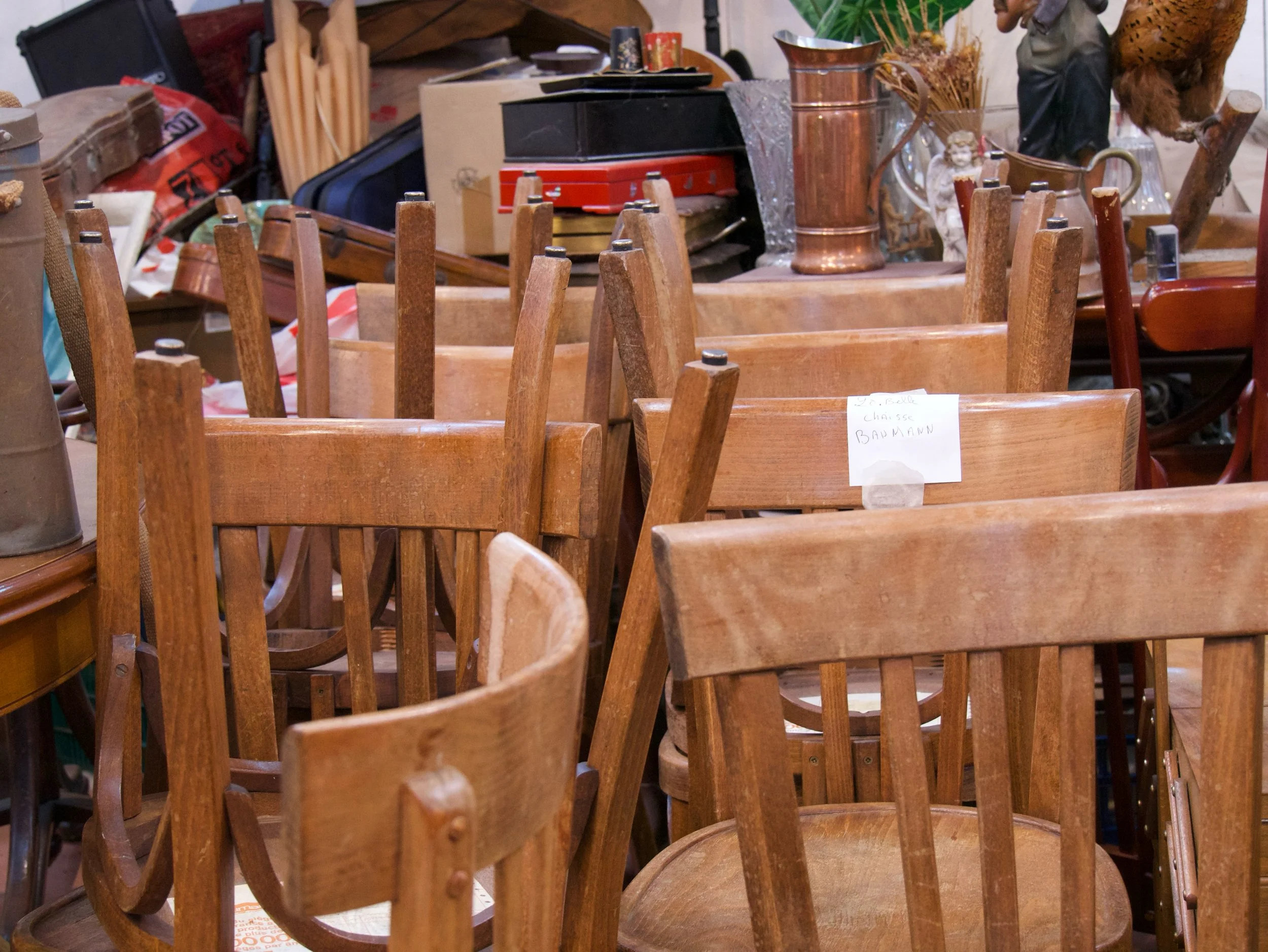 chaises empilées - 2025 - Digital photograph