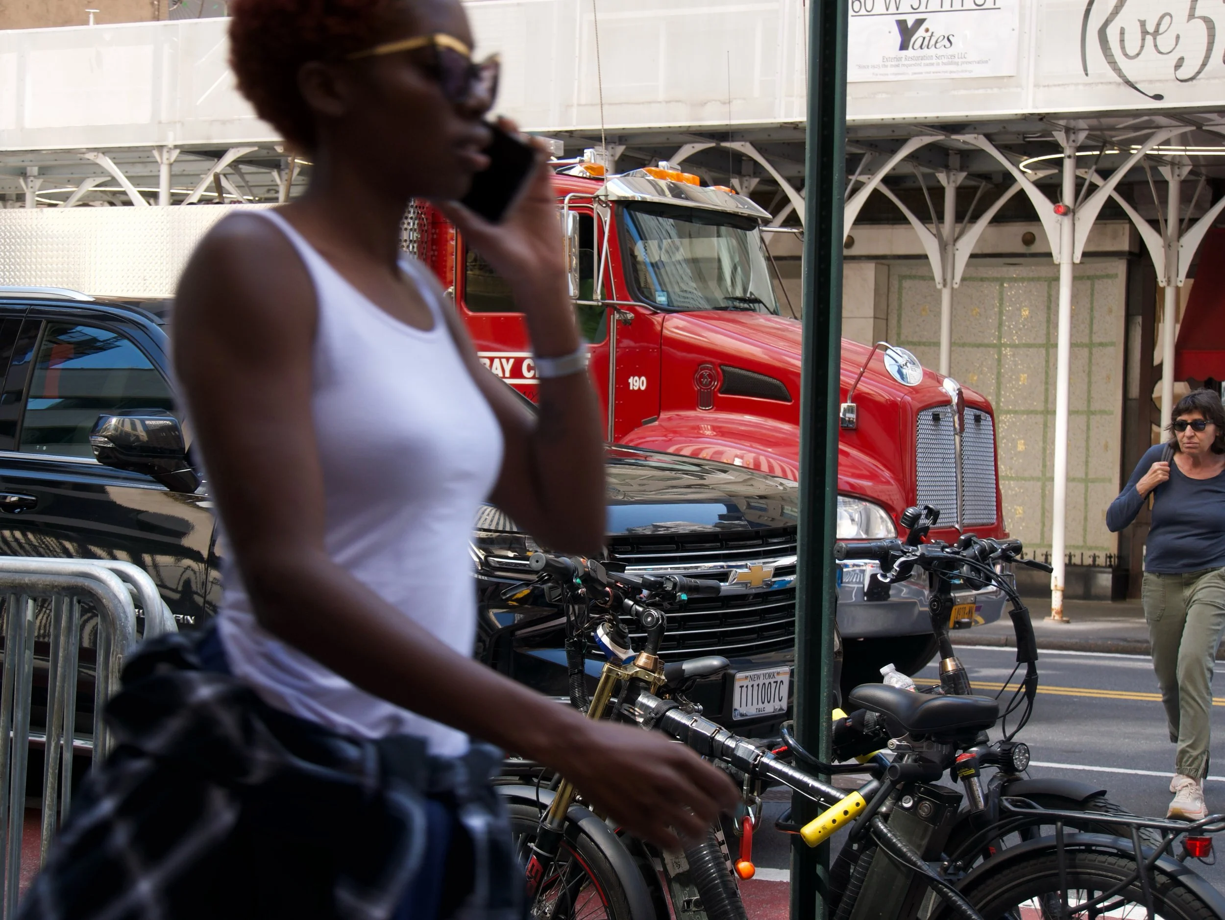 friendly call - 2025 - Digital photograph