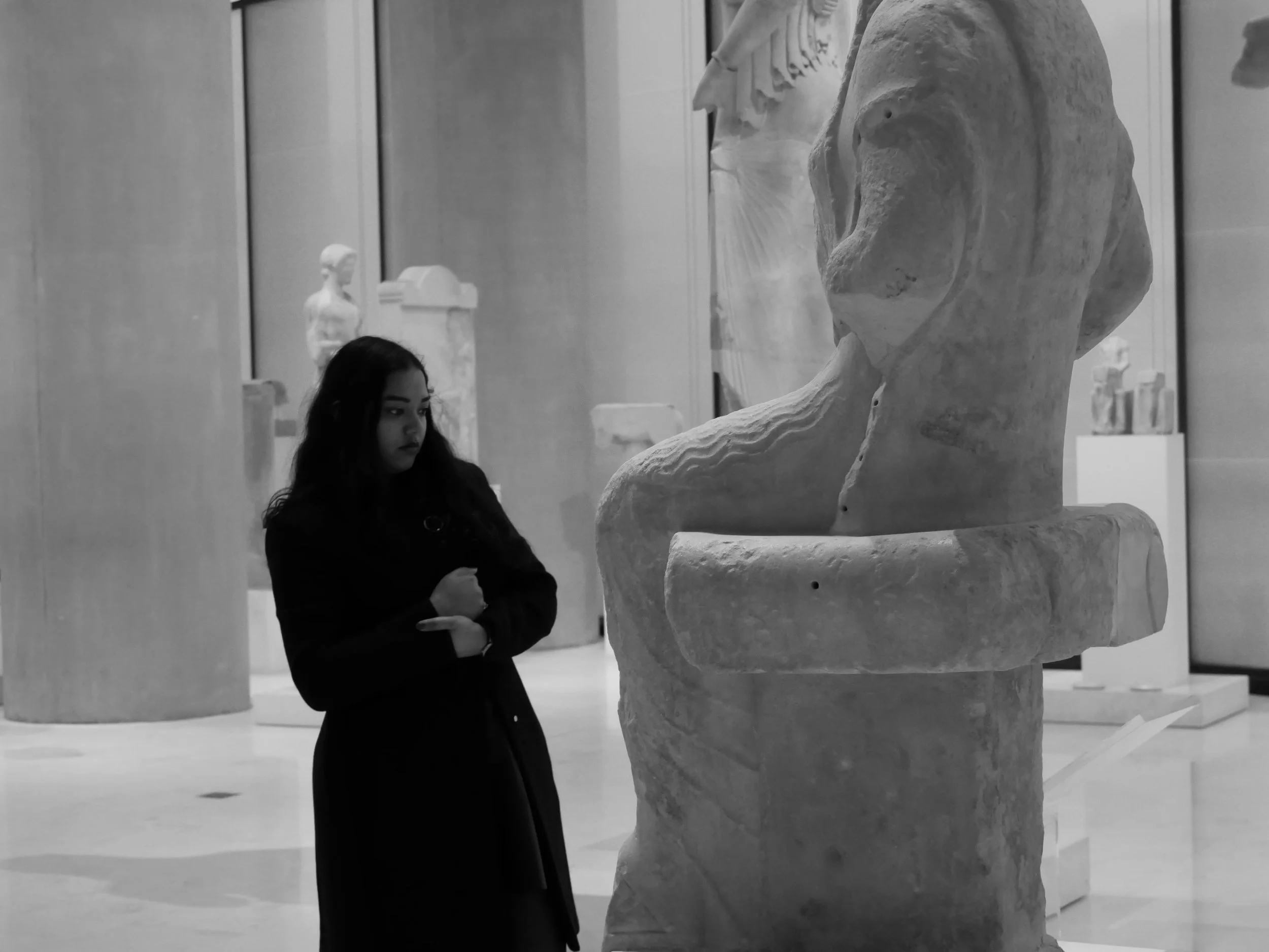 young woman at the museum - 2019 - Digital photograph