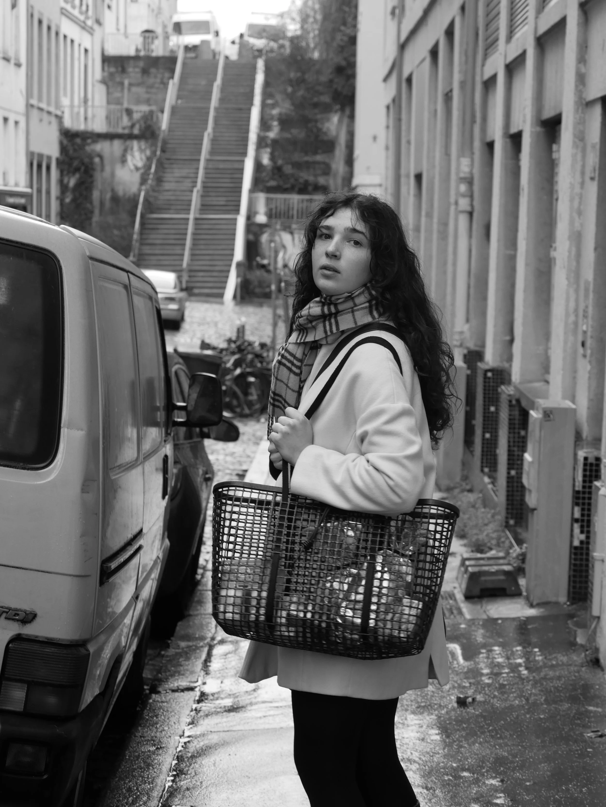 Roxane revenant des courses - 2025 - Digital photograph