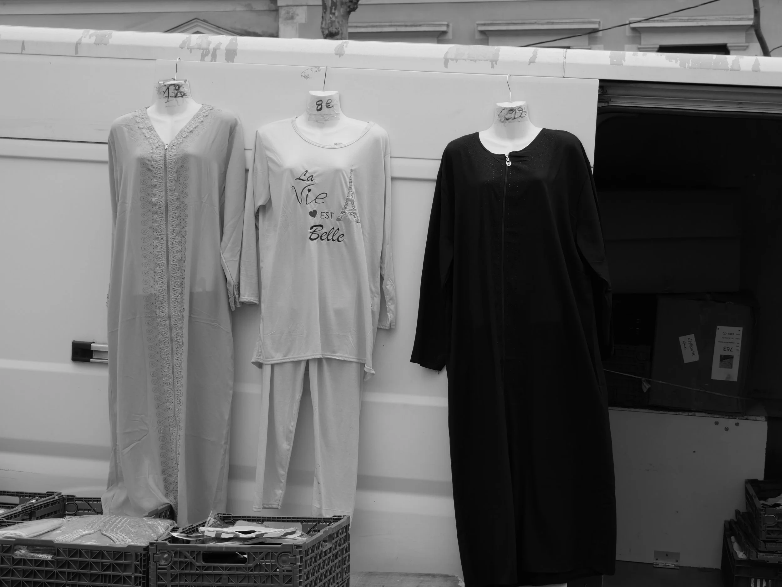 habits pendus au camion - 2025 - Digital photograph