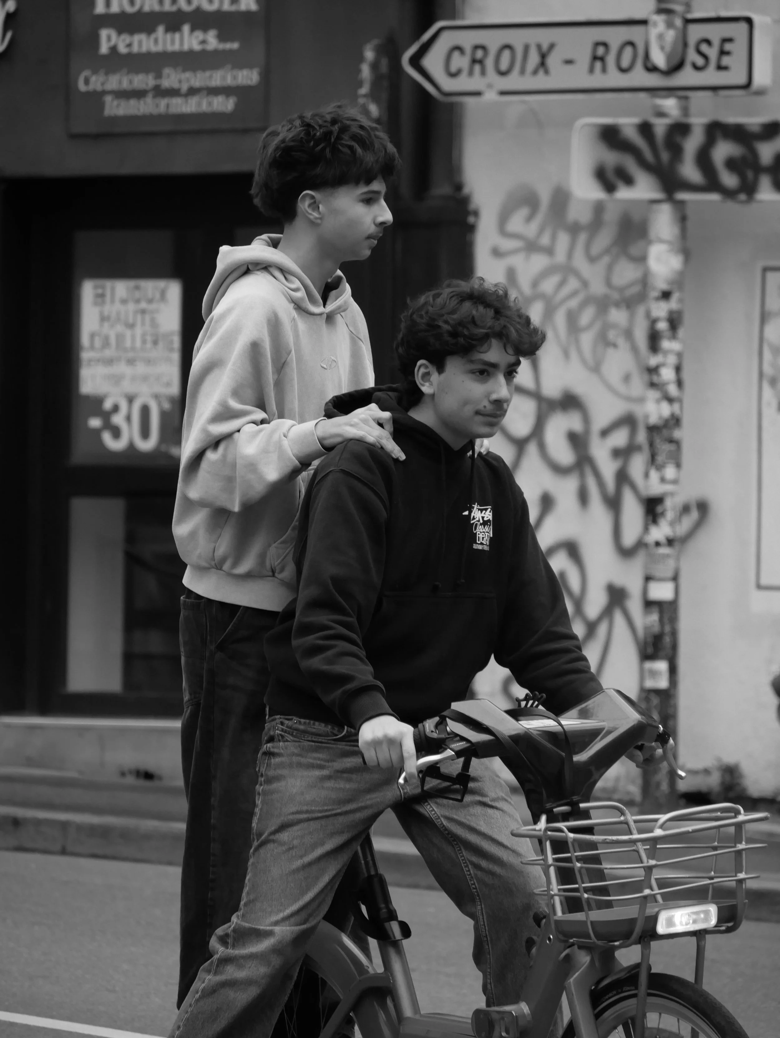 deux garçons sur un Vélo'v - 2025 - Digital photograph