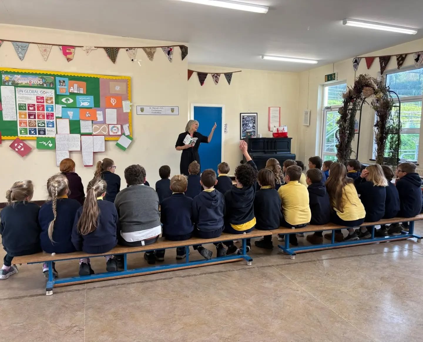 We were delighted to welcome Author Gillian Perdue who wrote Conor's Cowboy Suit to the school today. Gillian read to our Junior and middle class and they absolutely loved it. Thank you @gillperduewriter