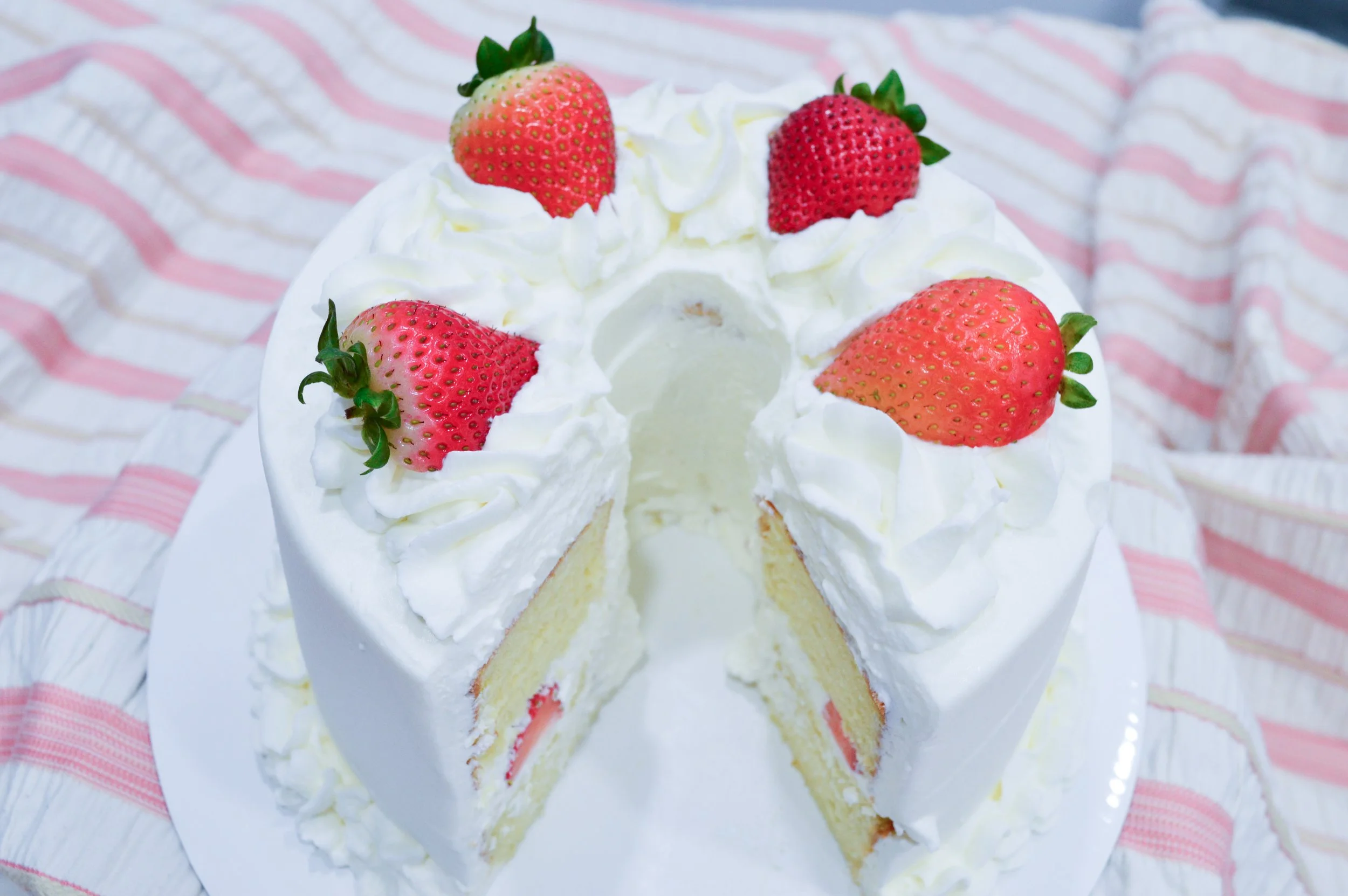 Strawberry Cake-35.jpg