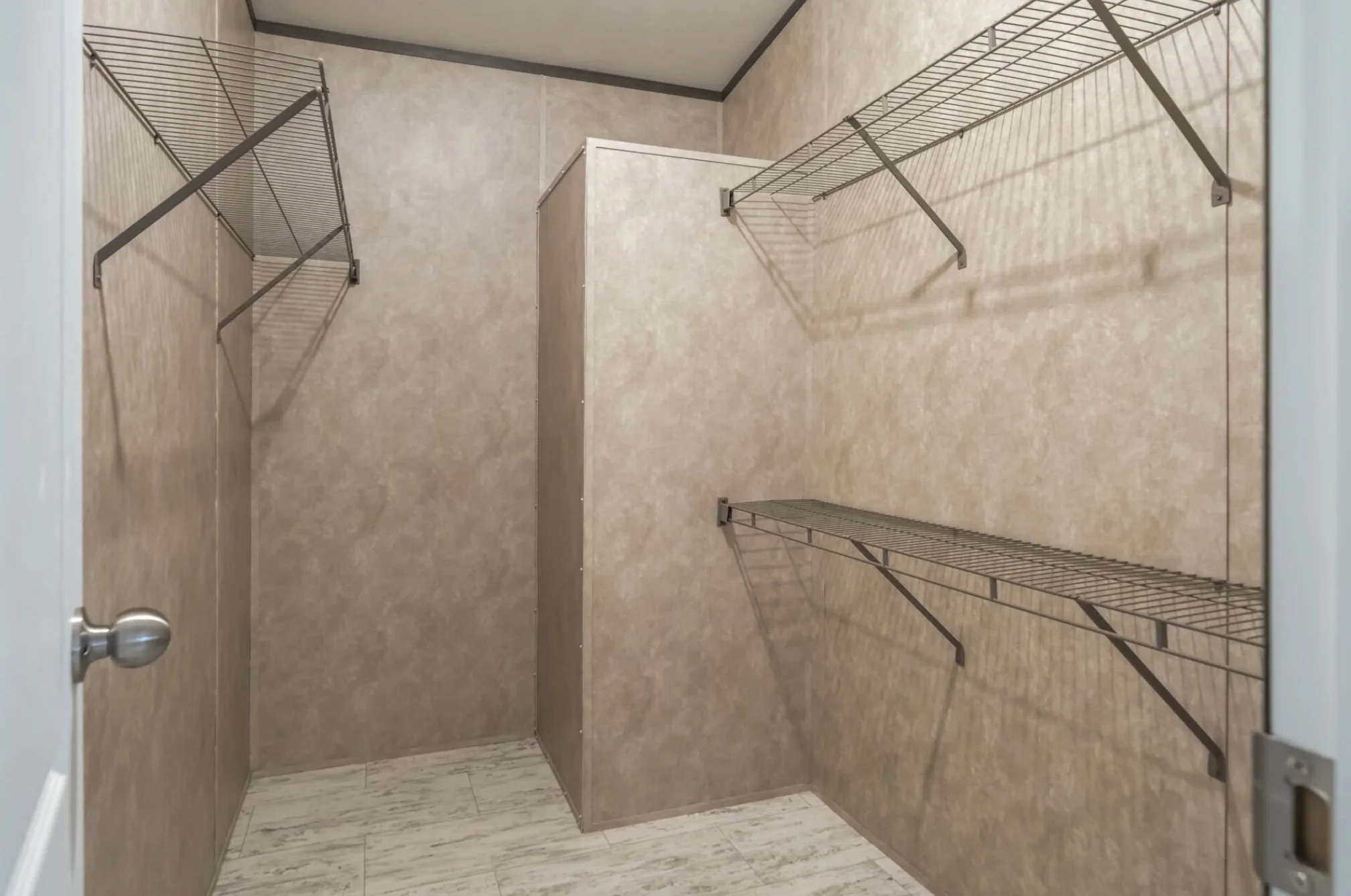 3256_42B_doublewide_closet.jpg