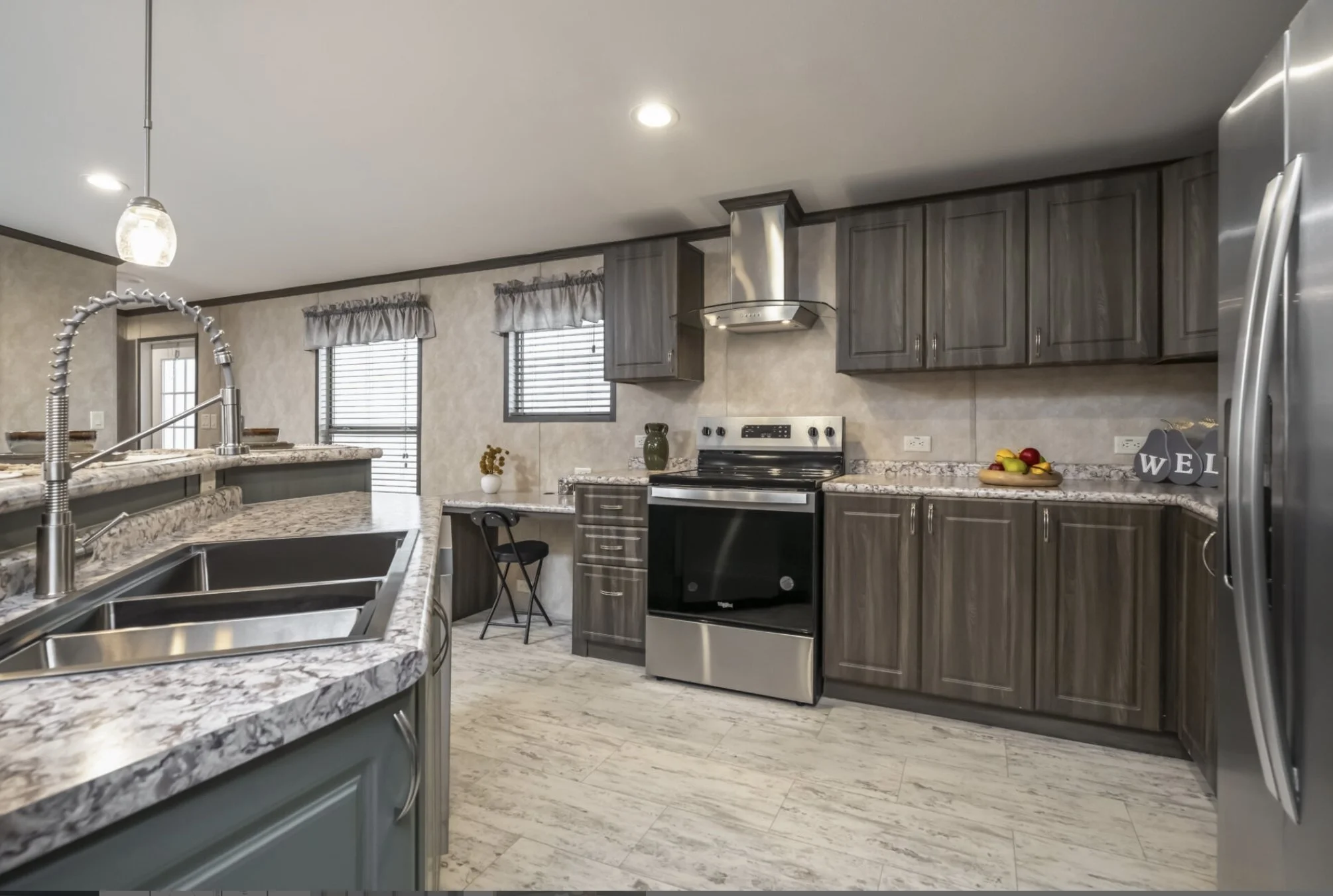 3256_42B_doublewide_kitchen_3.jpg
