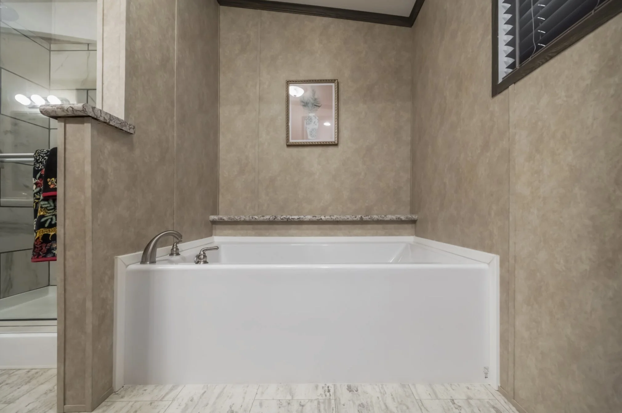3256_42B_doublewide_master_bathroom_3.jpg