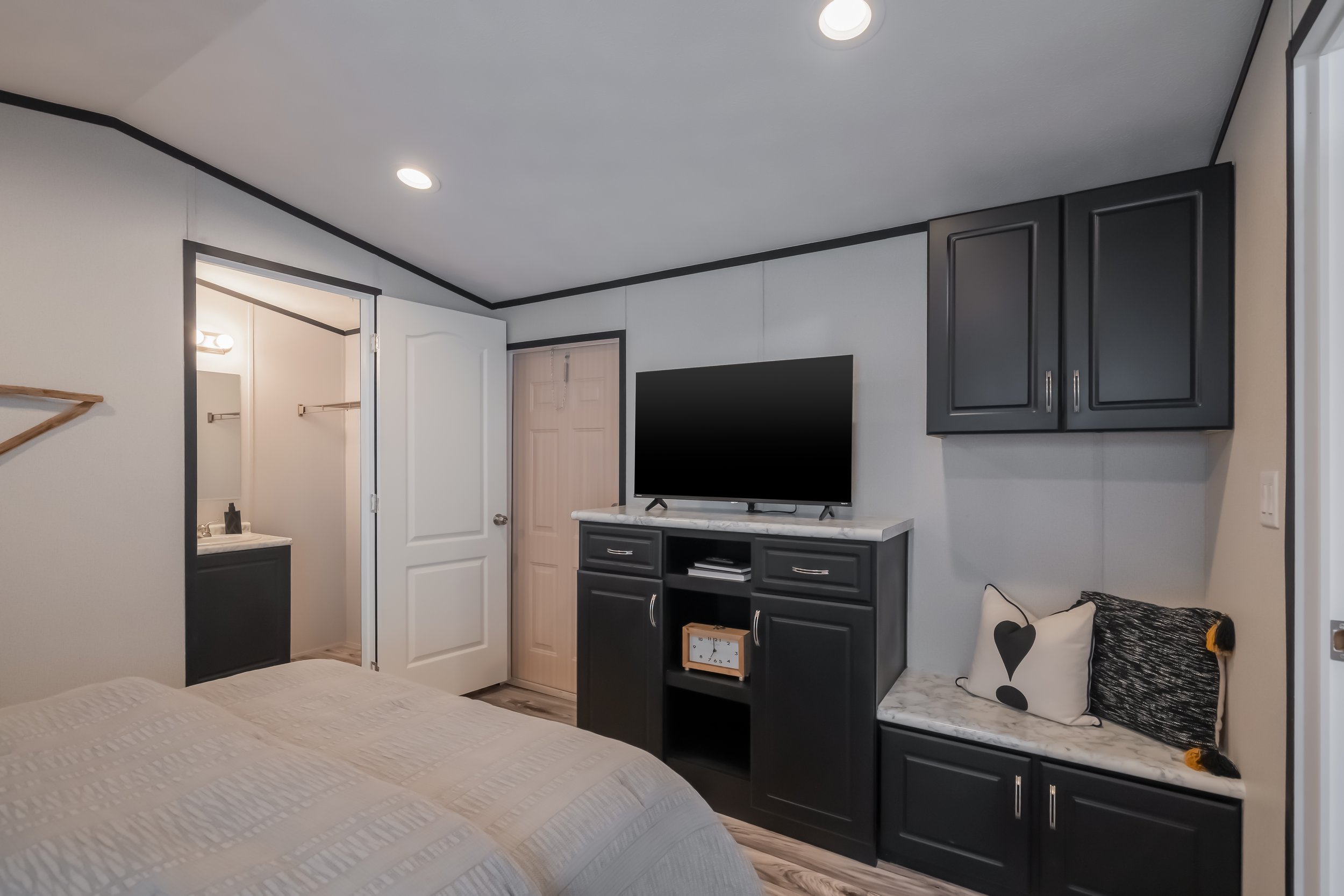 Legacy_S-1240-11A_Bedroom_8211-1.jpg
