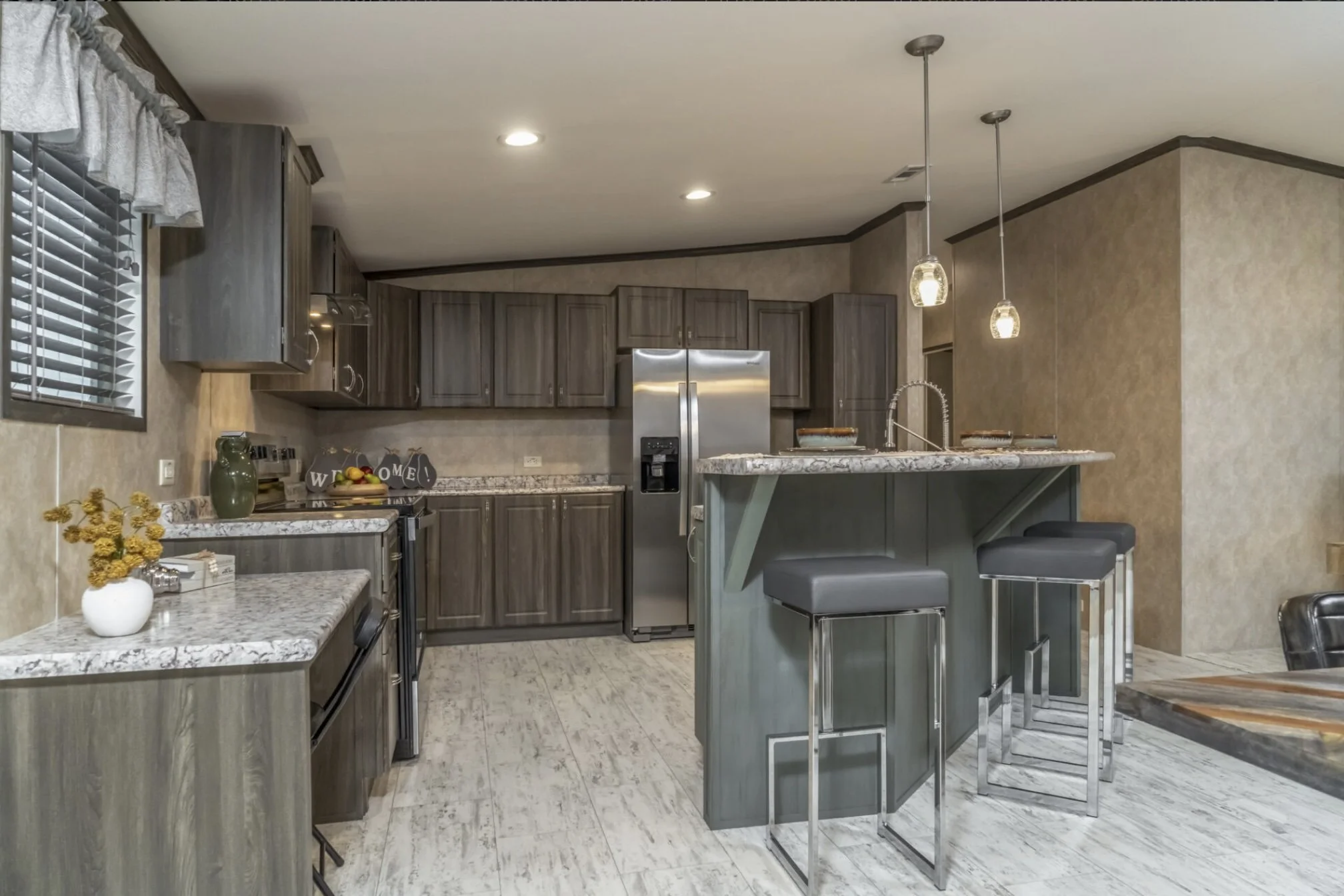 3256_42B_doublewide_kitchen_5.jpg