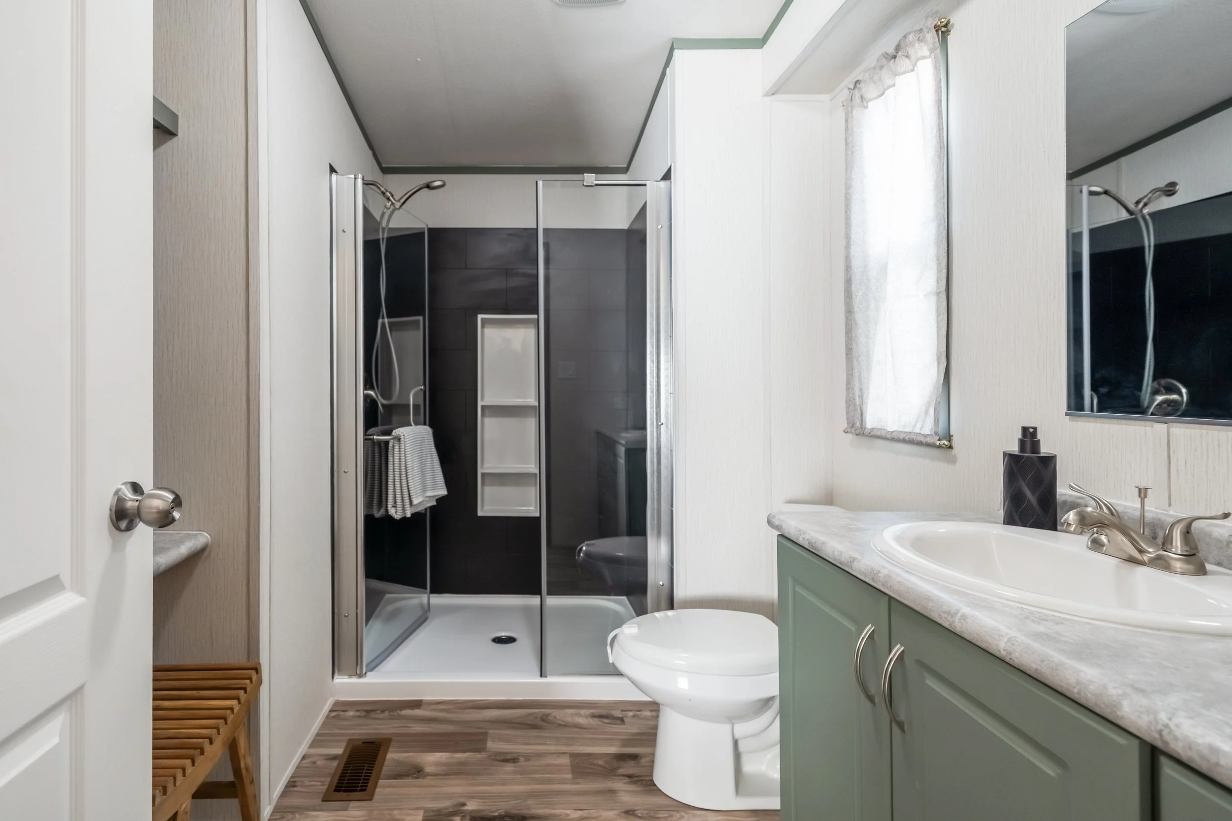 Legacy_S-2448-32A_Bath_0007-1.jpg