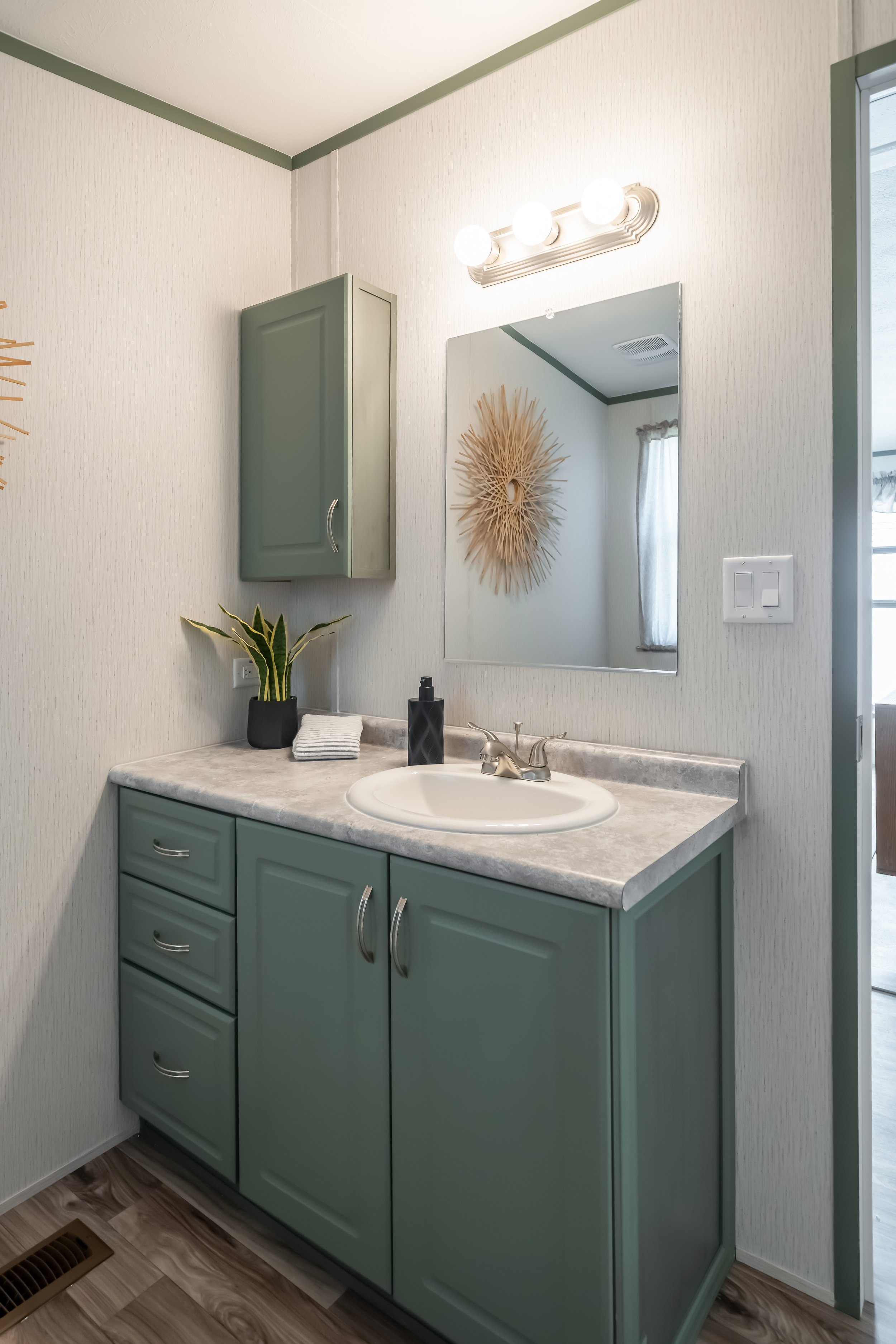 Legacy_S-2448-32A_Bath_9976-1.jpg