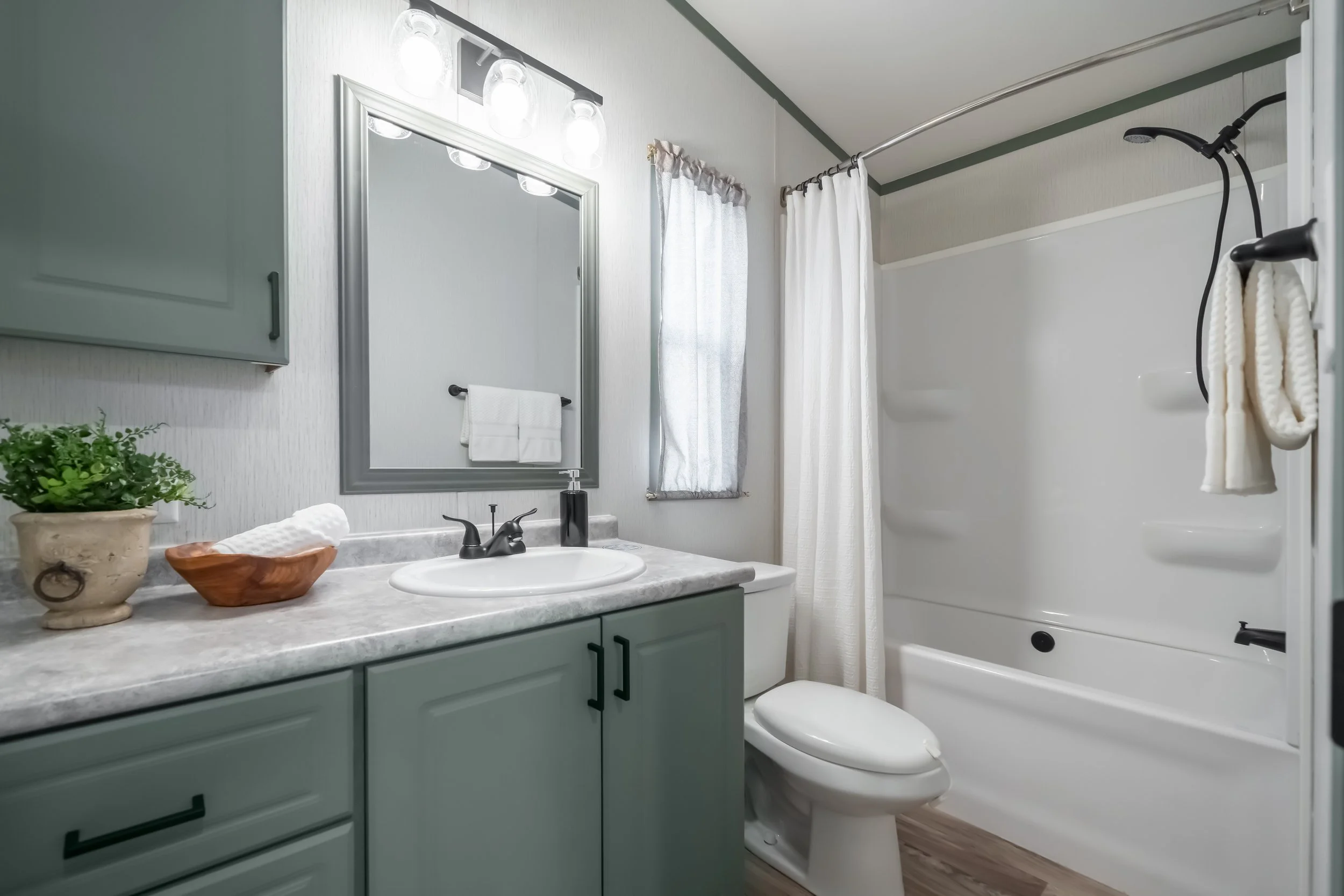 Legacy_H-3248-32A_Bath_9390-1.jpg
