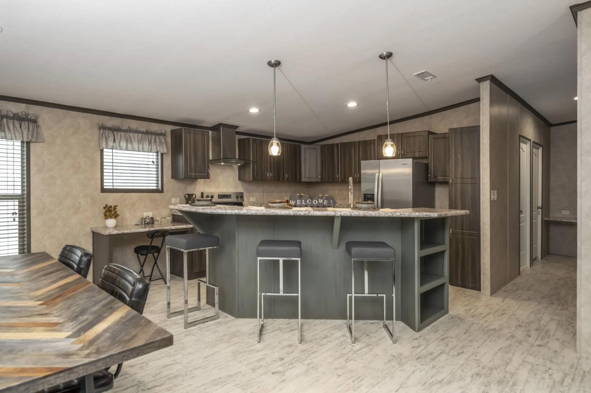 3256_42B_doublewide_kitchen_1.jpg