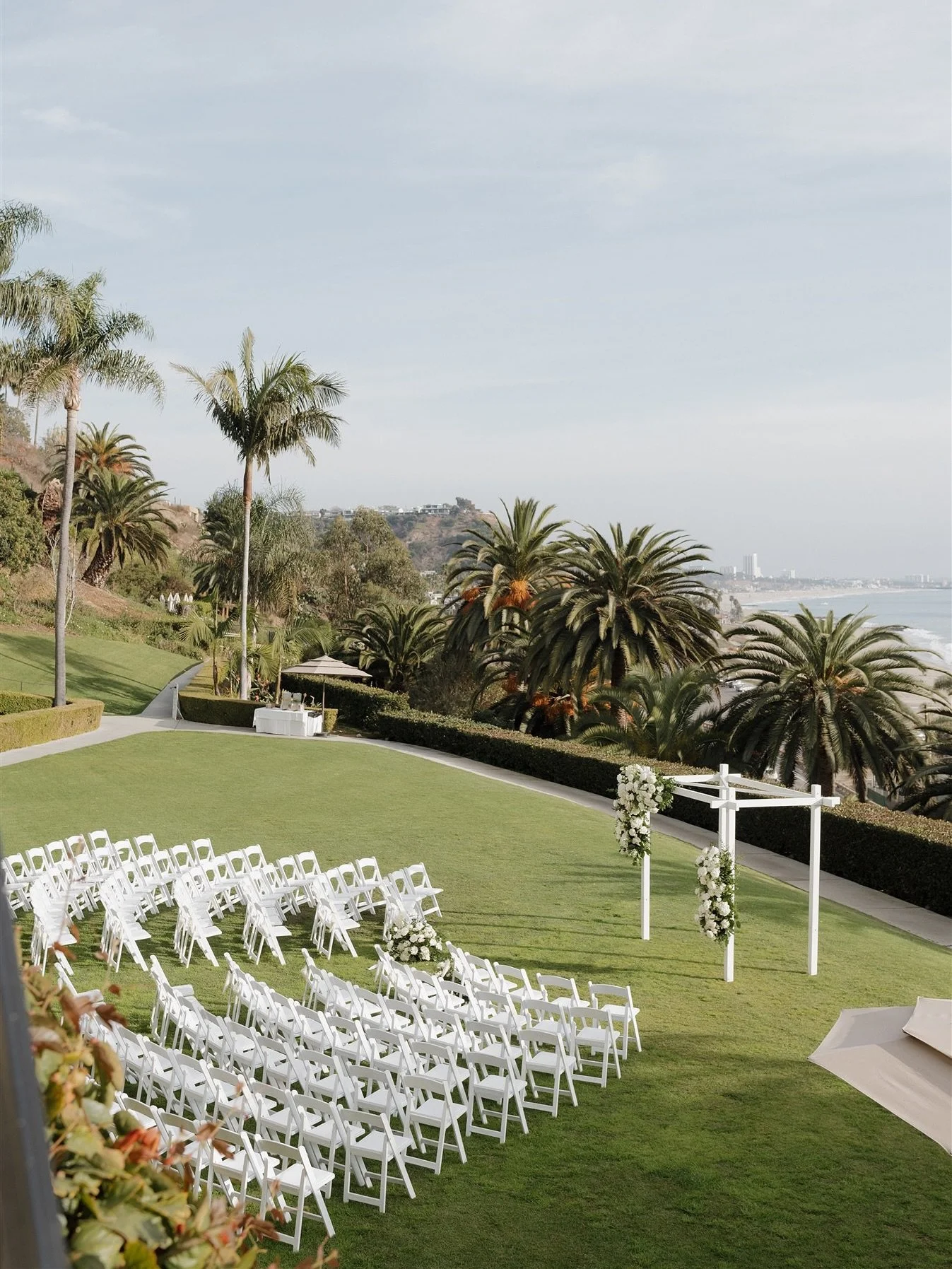 Pretty details for a timeless B&amp;W wedding @belairbayclub 🤍

Vendor Team
| Wedding Planner @sierrajamesevents
| Photographer @ariele_photography
| Videographer @titusandjo
| Content Creator @titusandjo
| Venue @belairbayclub
| Florist @emeraldgra